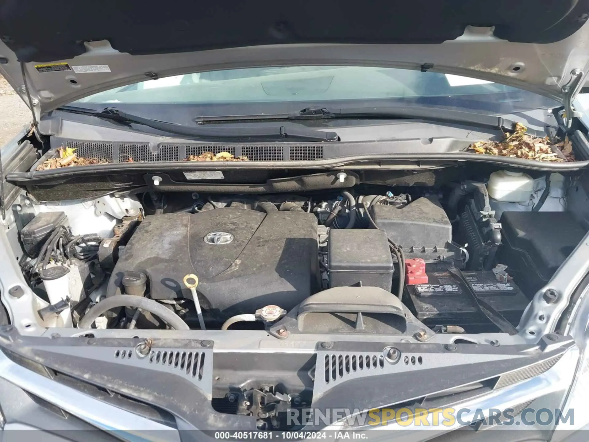 10 Photograph of a damaged car 5TDDZ3DC7KS227408 TOYOTA SIENNA 2019