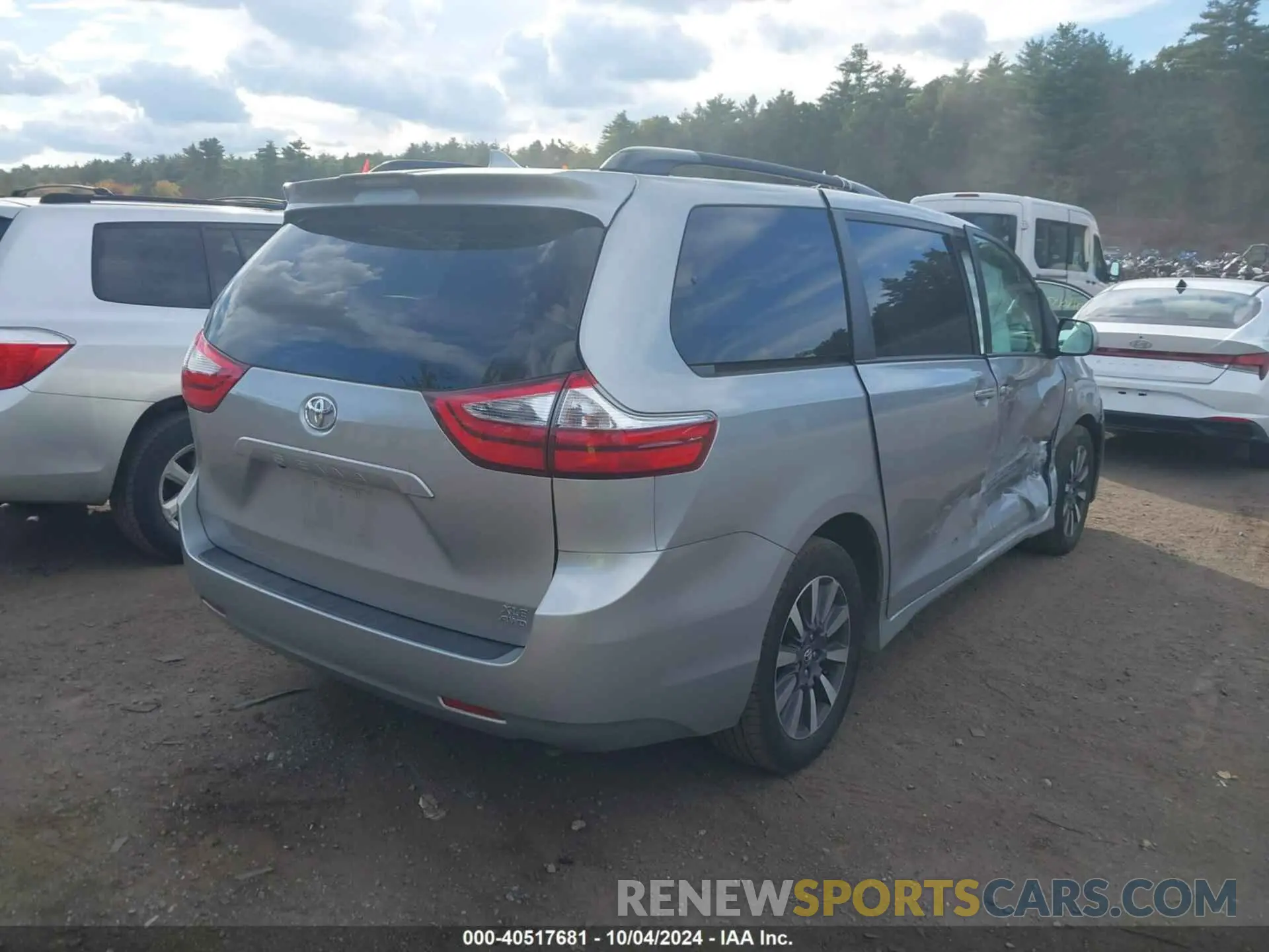 4 Photograph of a damaged car 5TDDZ3DC7KS227408 TOYOTA SIENNA 2019
