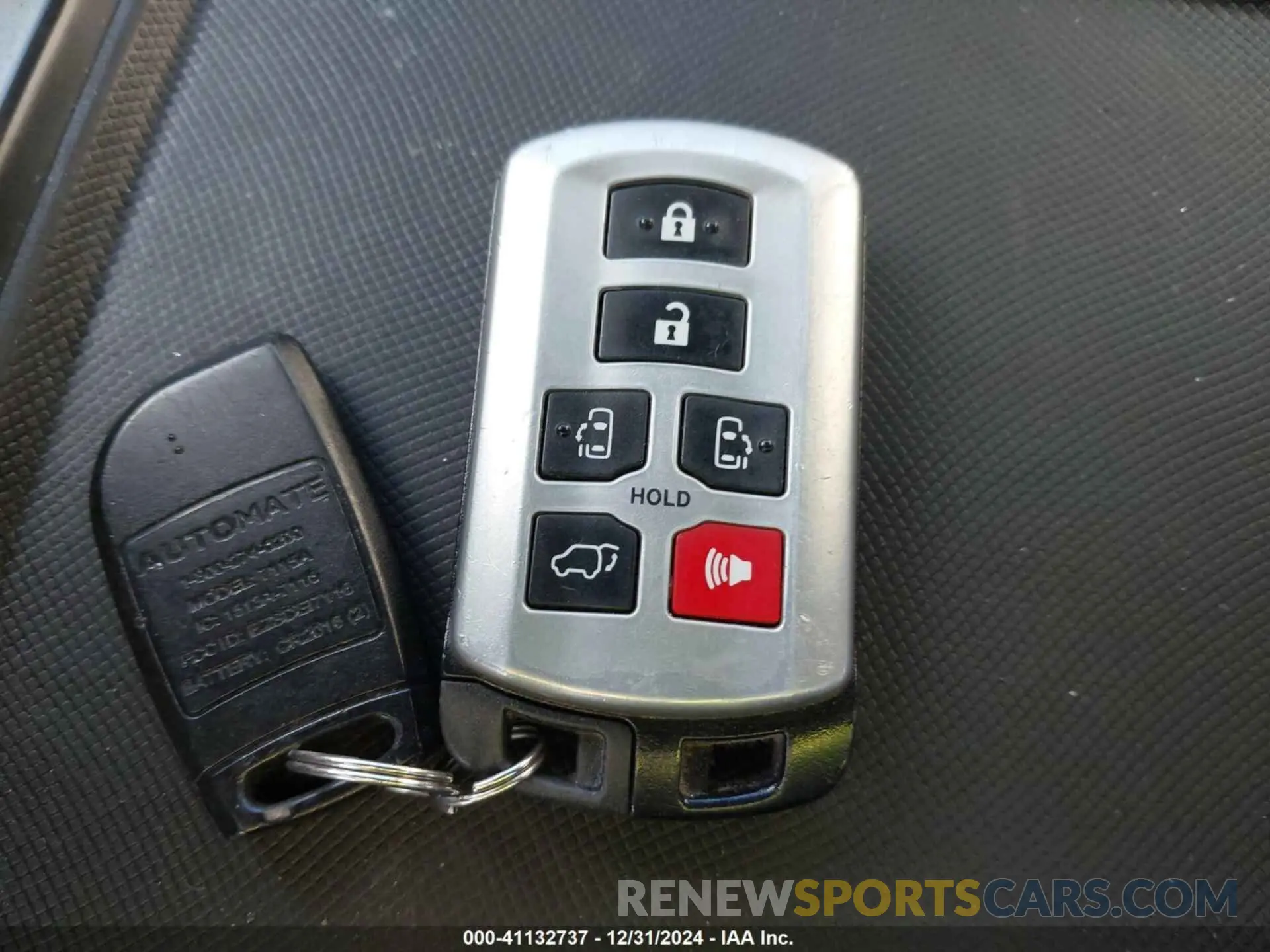 11 Photograph of a damaged car 5TDDZ3DC8KS211637 TOYOTA SIENNA 2019