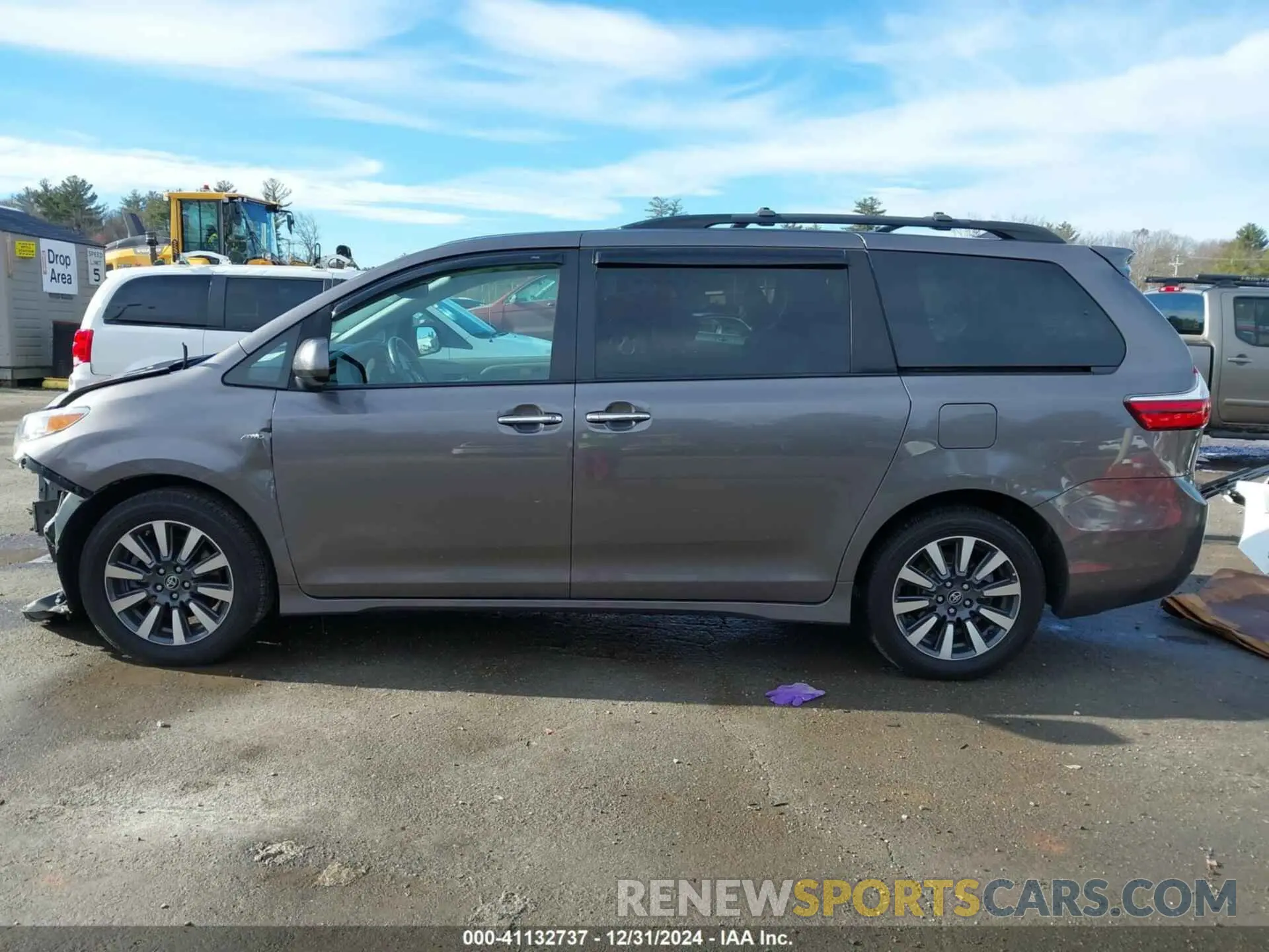 14 Photograph of a damaged car 5TDDZ3DC8KS211637 TOYOTA SIENNA 2019