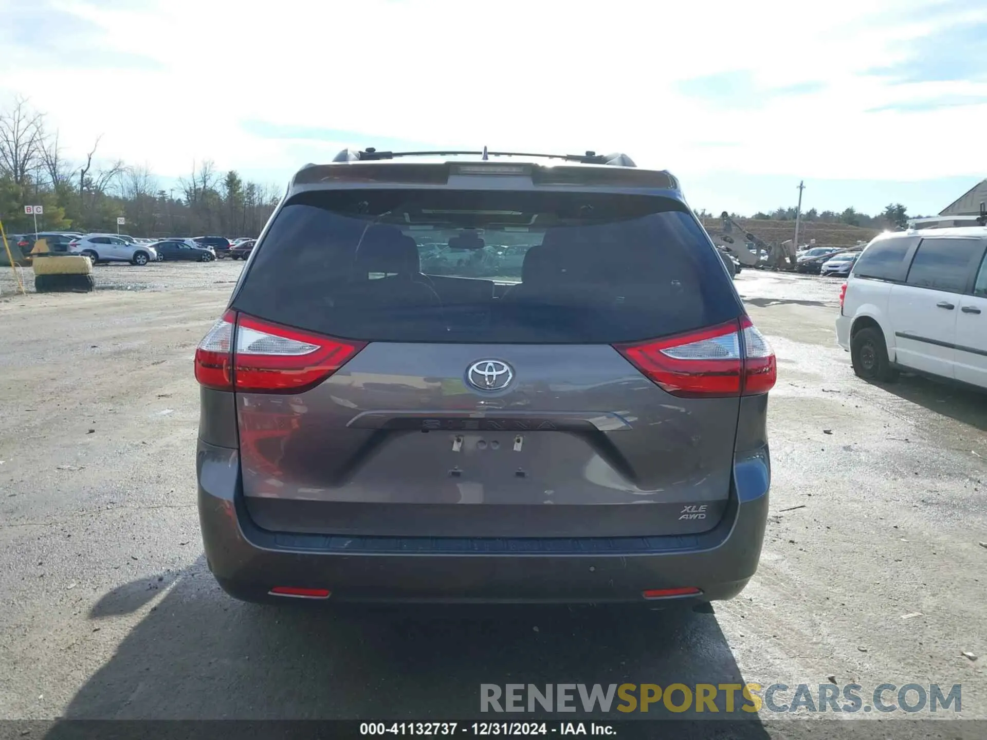 16 Photograph of a damaged car 5TDDZ3DC8KS211637 TOYOTA SIENNA 2019