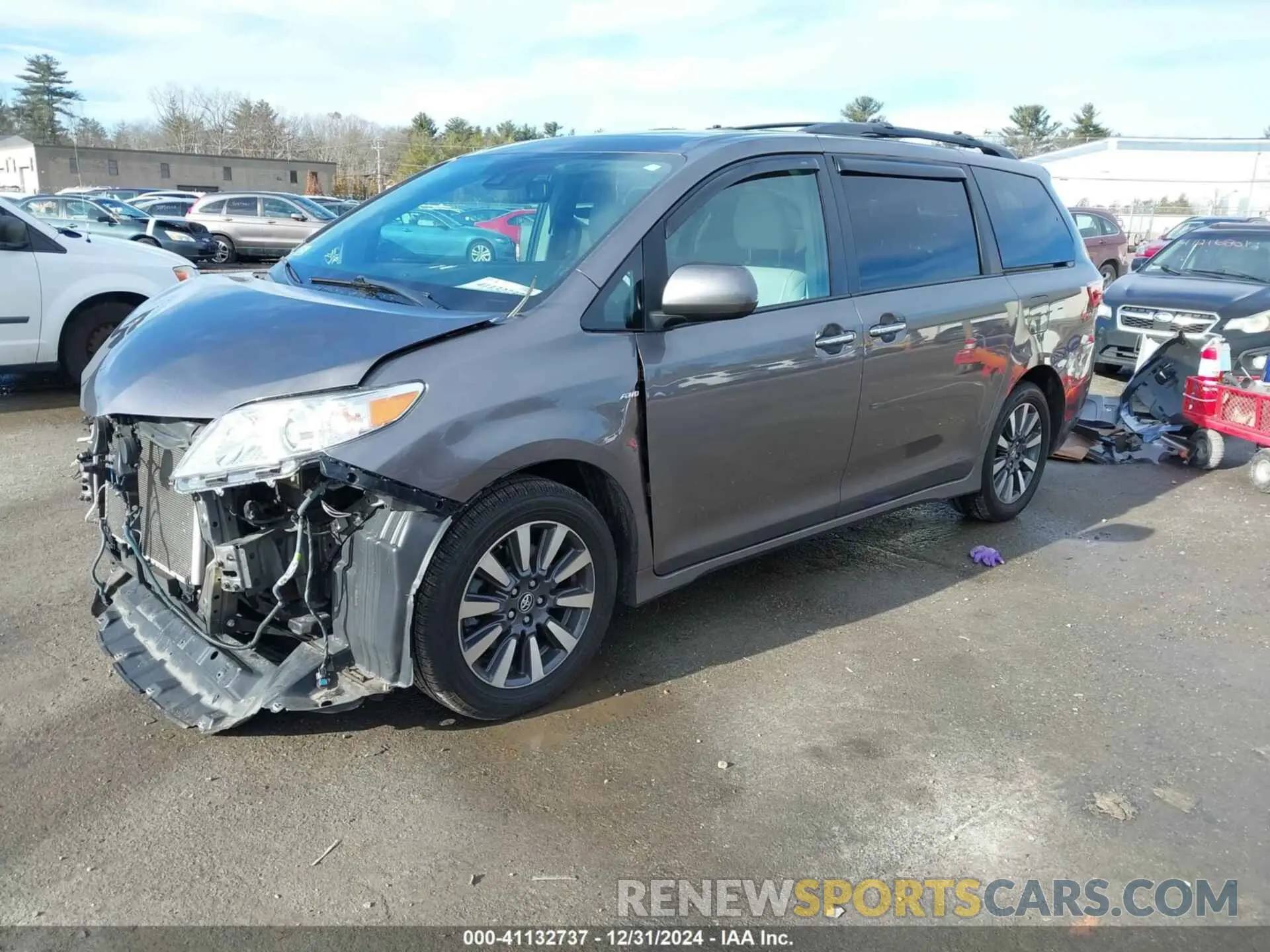 2 Photograph of a damaged car 5TDDZ3DC8KS211637 TOYOTA SIENNA 2019