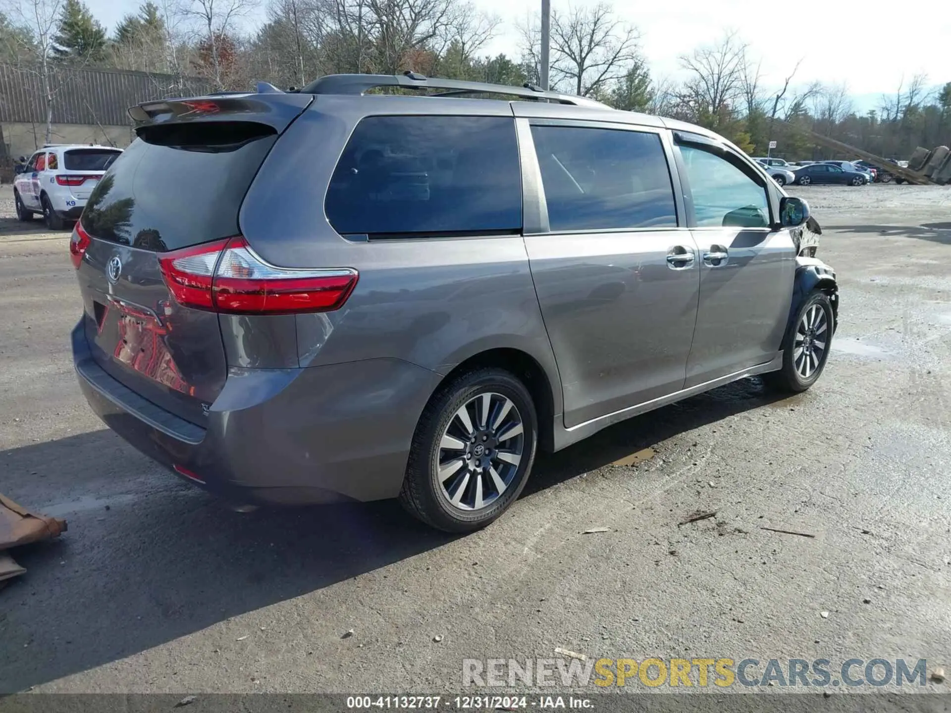4 Photograph of a damaged car 5TDDZ3DC8KS211637 TOYOTA SIENNA 2019