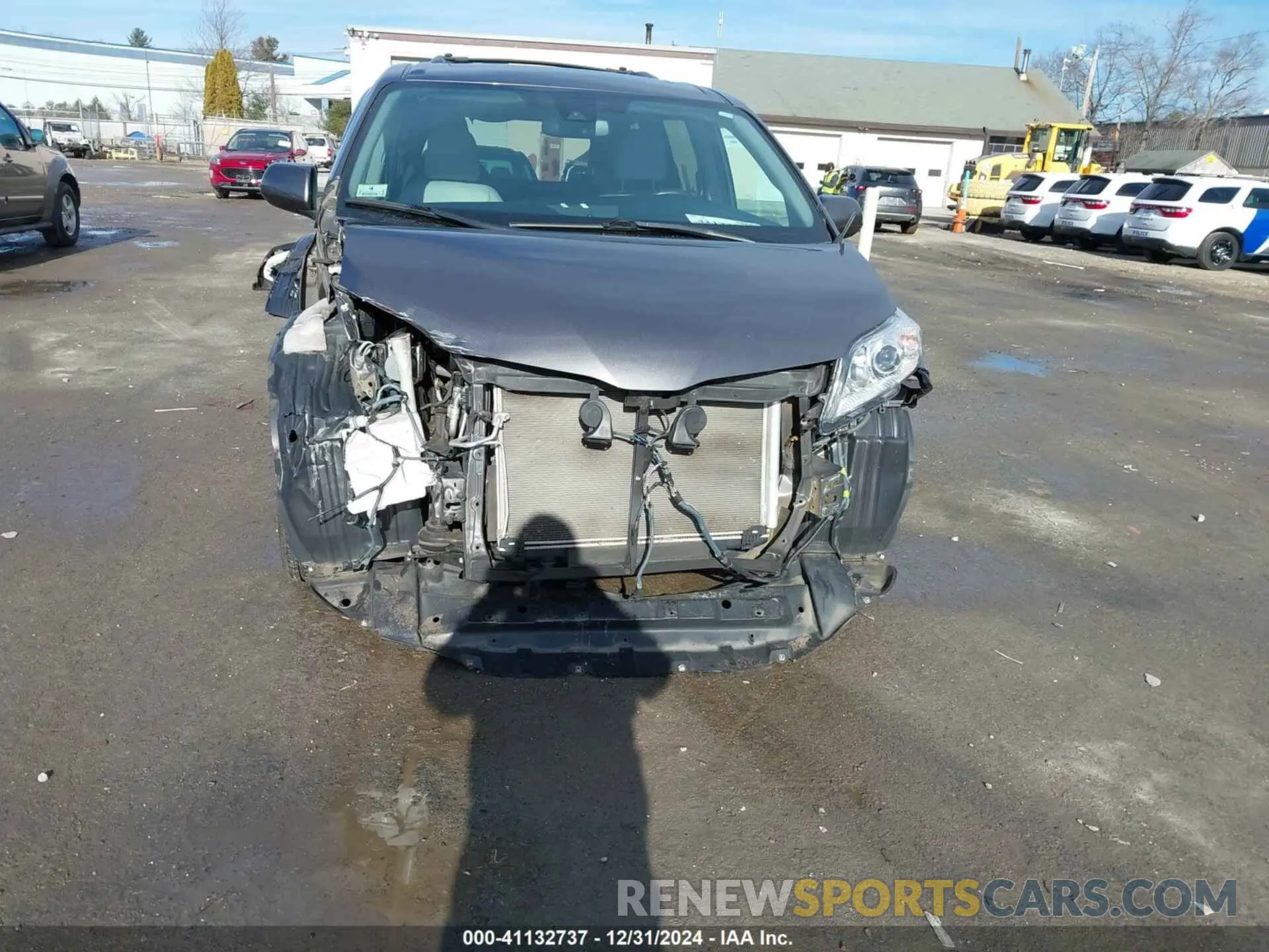 6 Photograph of a damaged car 5TDDZ3DC8KS211637 TOYOTA SIENNA 2019