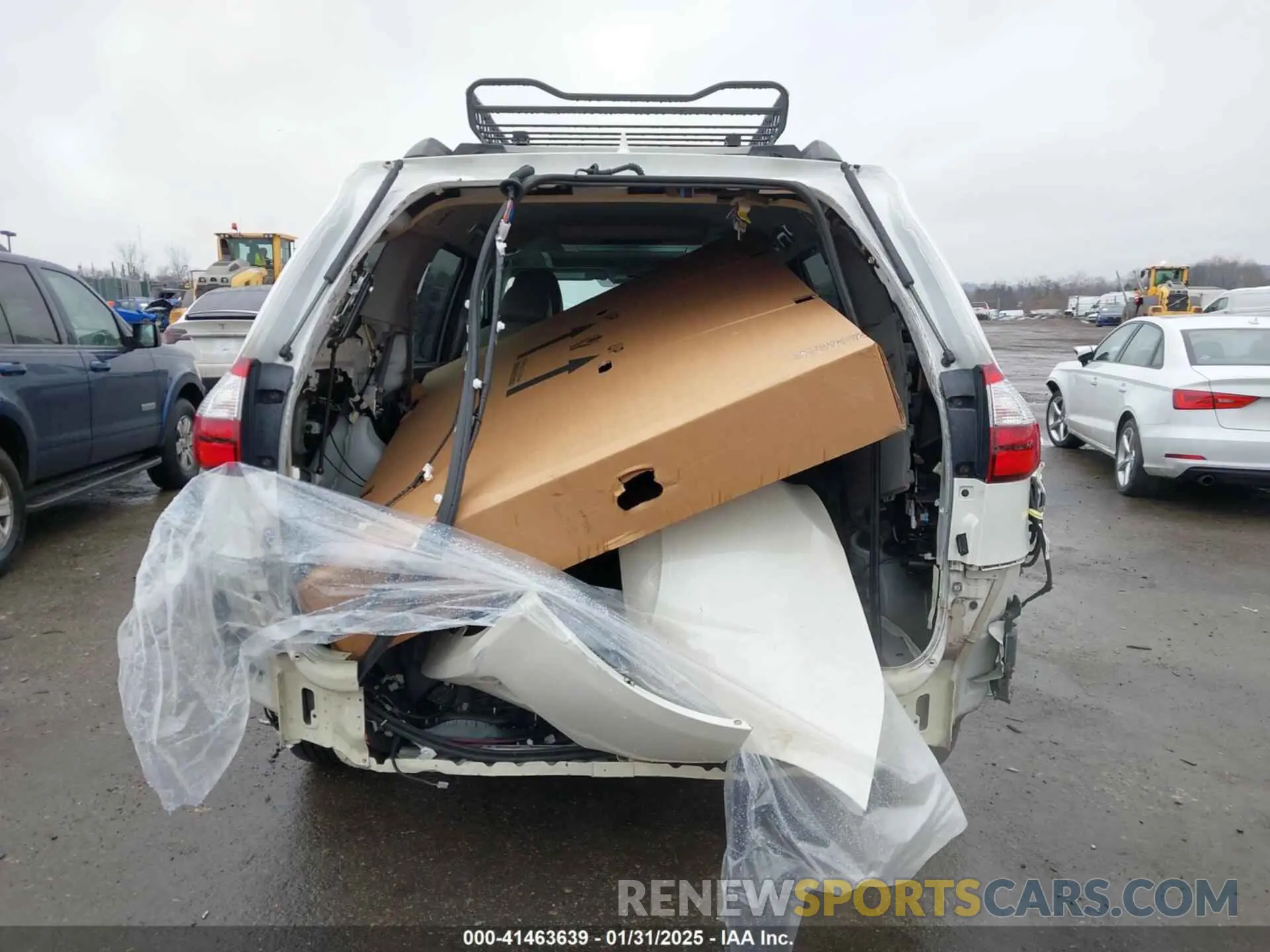 15 Photograph of a damaged car 5TDDZ3DC8KS215123 TOYOTA SIENNA 2019