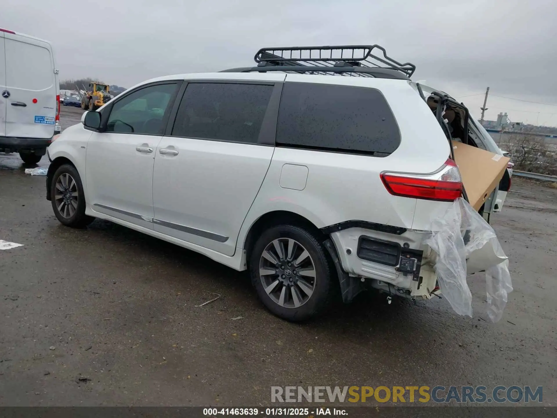 3 Photograph of a damaged car 5TDDZ3DC8KS215123 TOYOTA SIENNA 2019