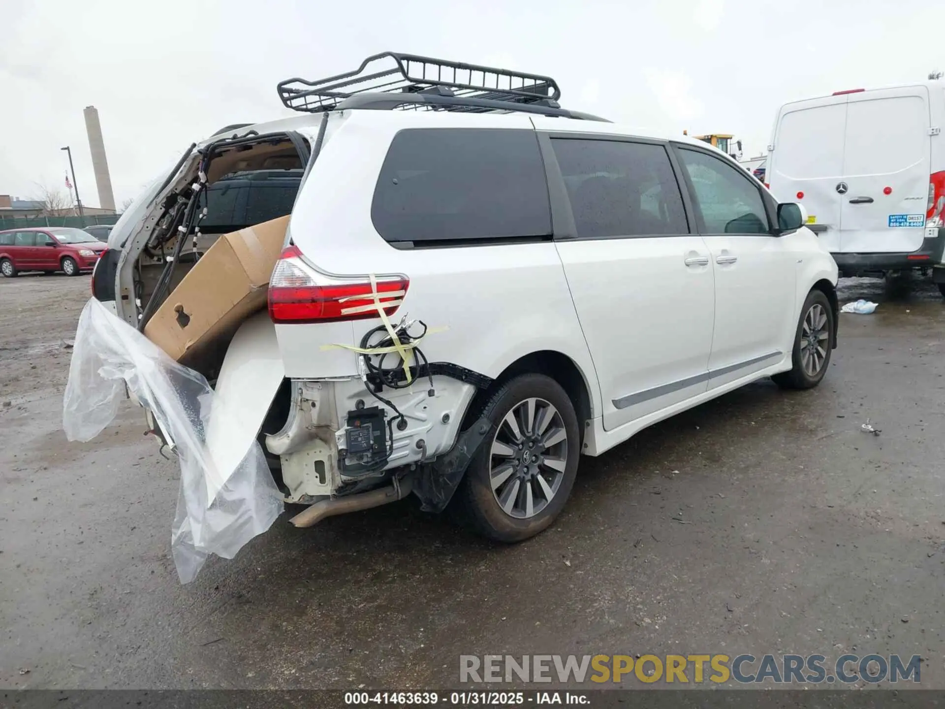 4 Photograph of a damaged car 5TDDZ3DC8KS215123 TOYOTA SIENNA 2019