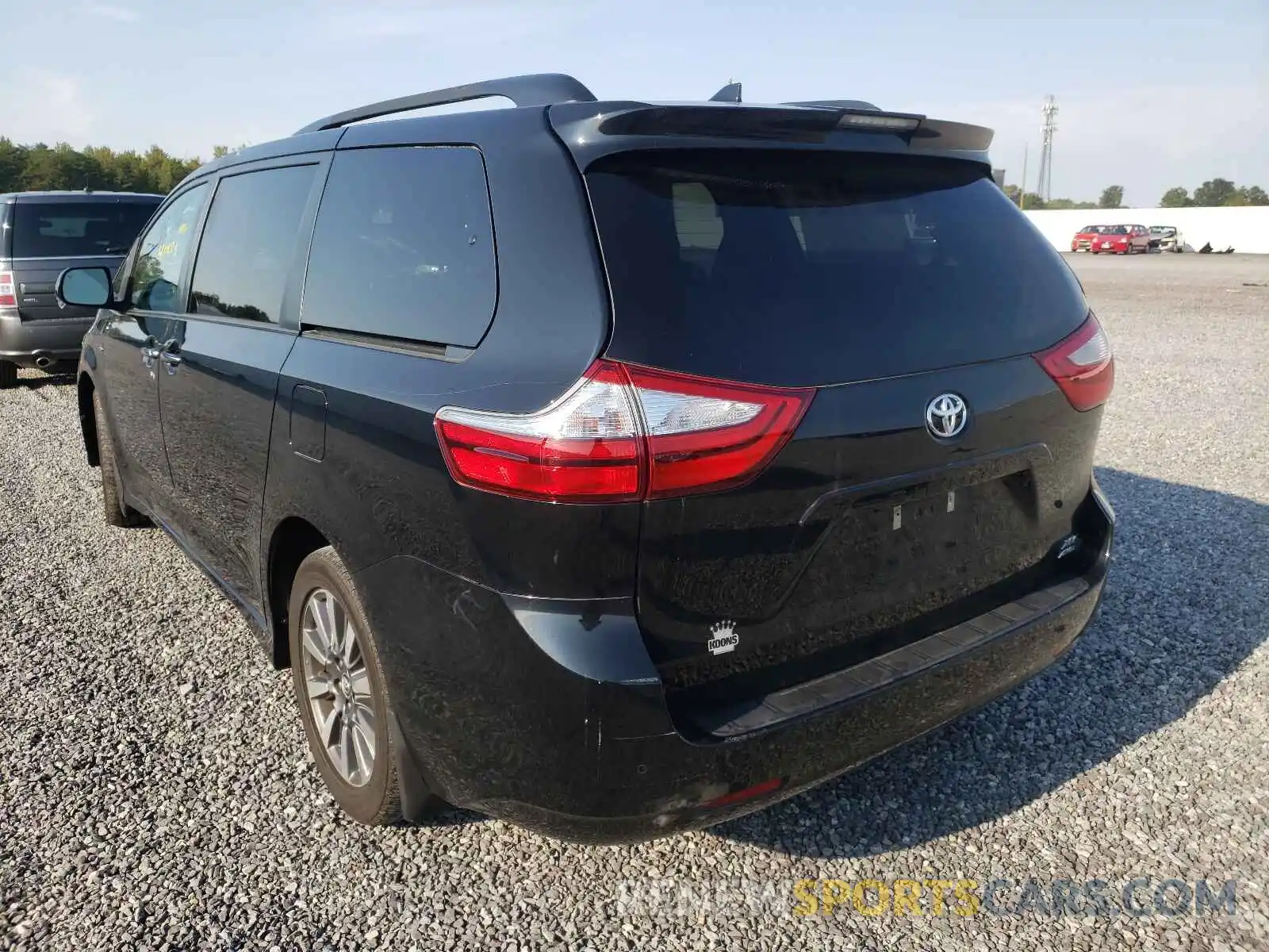 3 Photograph of a damaged car 5TDDZ3DC9KS212537 TOYOTA SIENNA 2019