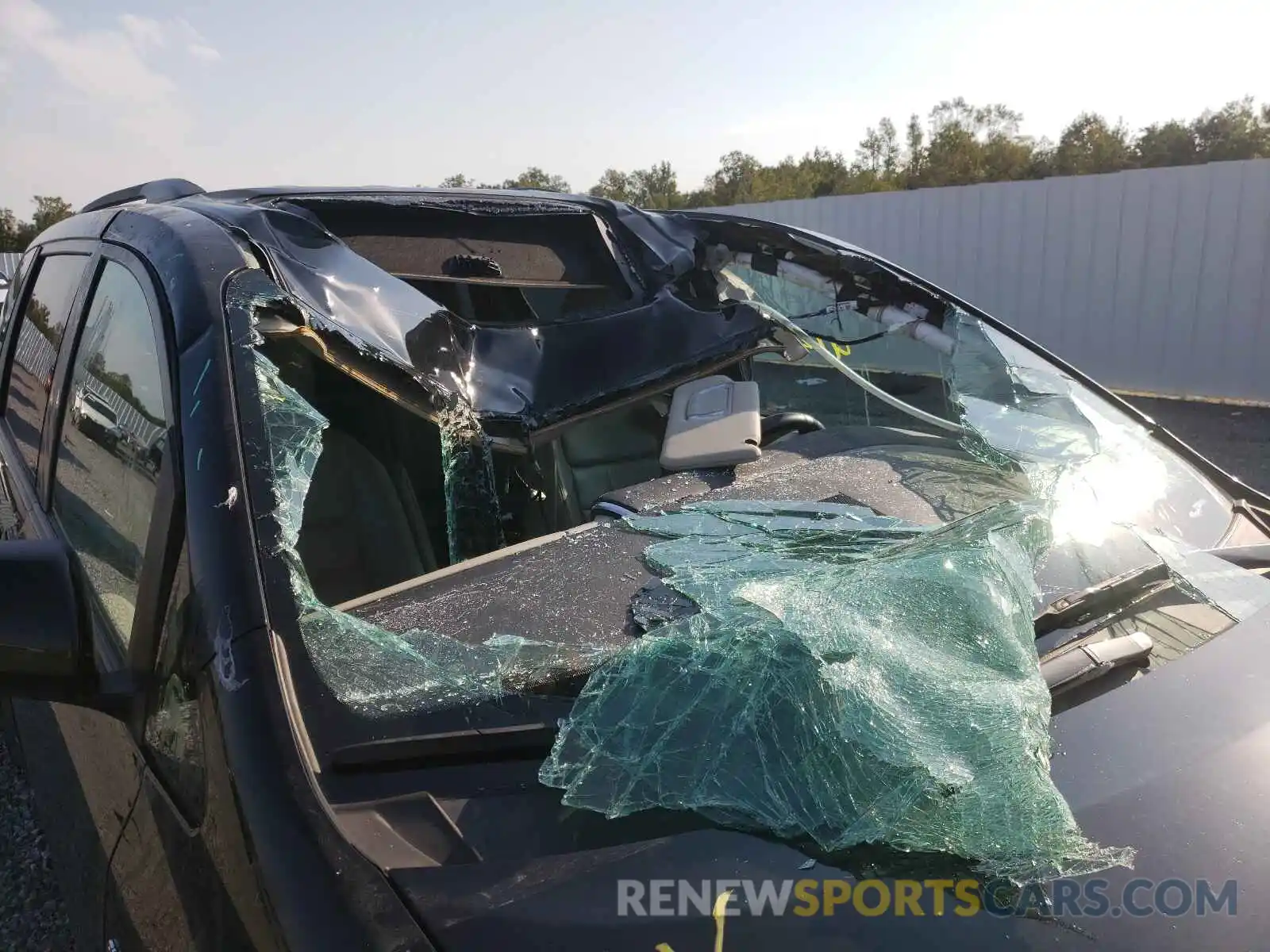 9 Photograph of a damaged car 5TDDZ3DC9KS212537 TOYOTA SIENNA 2019