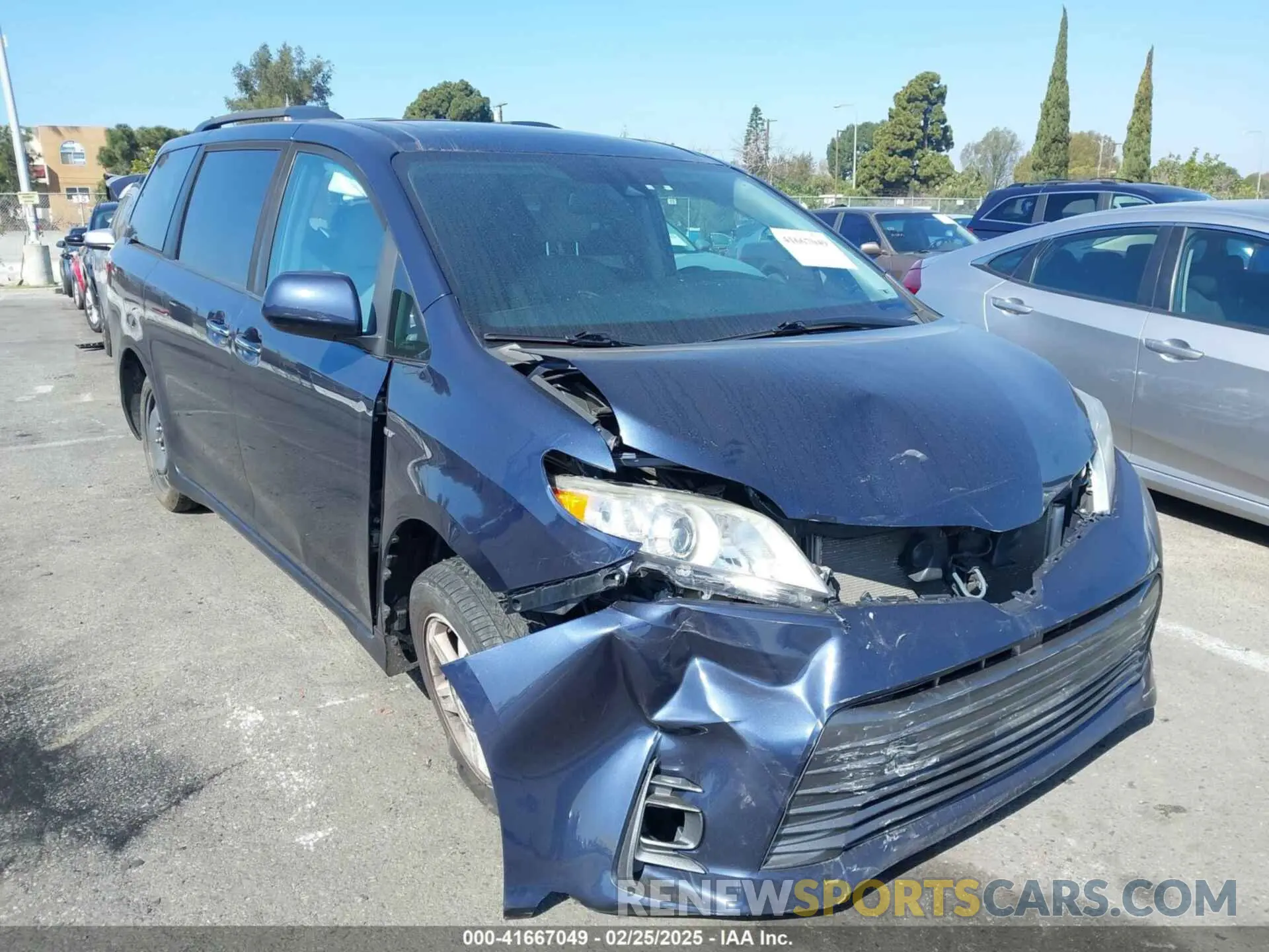 1 Photograph of a damaged car 5TDDZ3DC9KS220976 TOYOTA SIENNA 2019