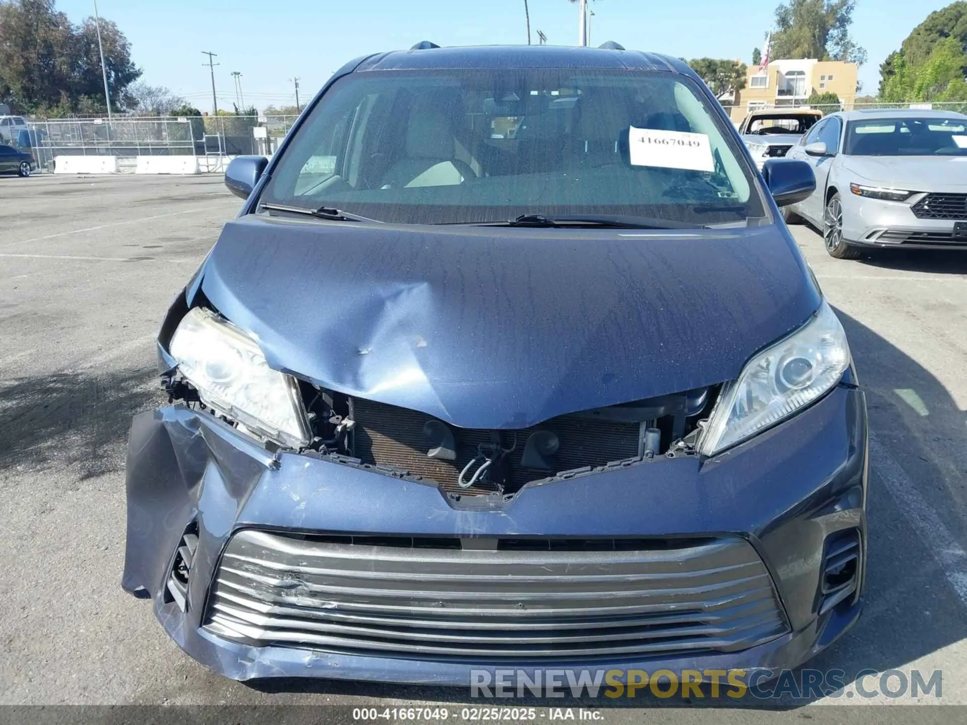 12 Photograph of a damaged car 5TDDZ3DC9KS220976 TOYOTA SIENNA 2019