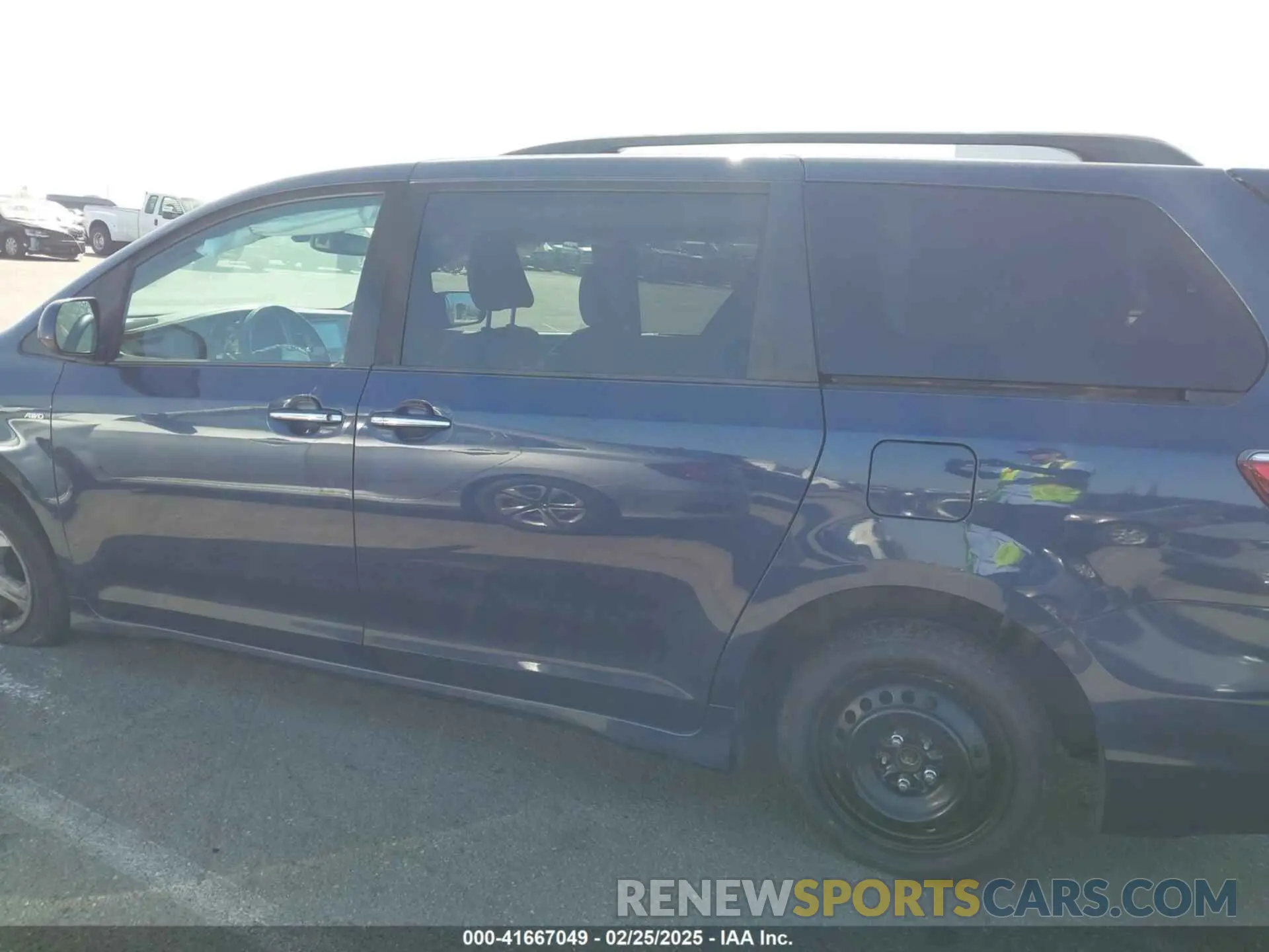 14 Photograph of a damaged car 5TDDZ3DC9KS220976 TOYOTA SIENNA 2019