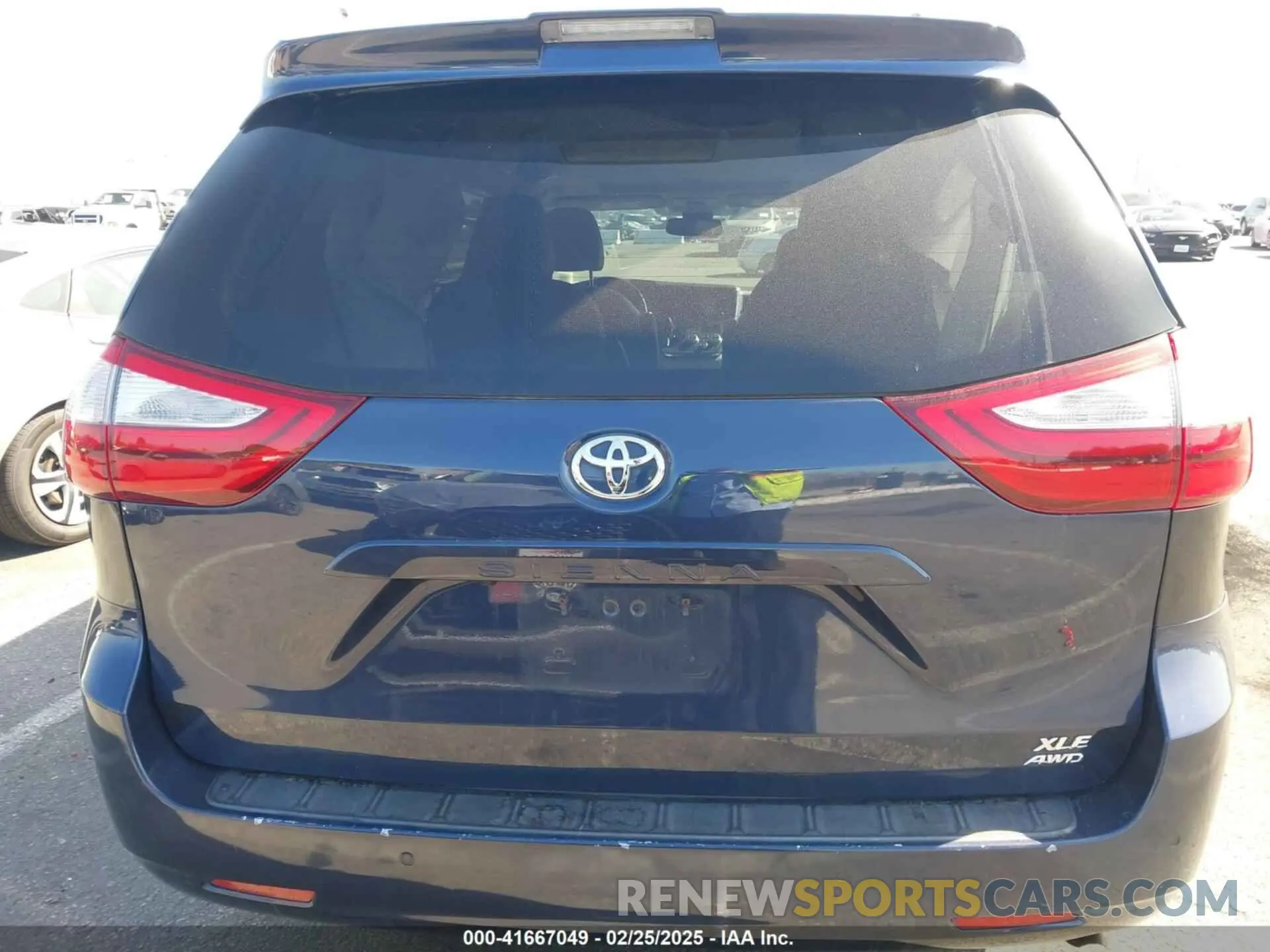 16 Photograph of a damaged car 5TDDZ3DC9KS220976 TOYOTA SIENNA 2019