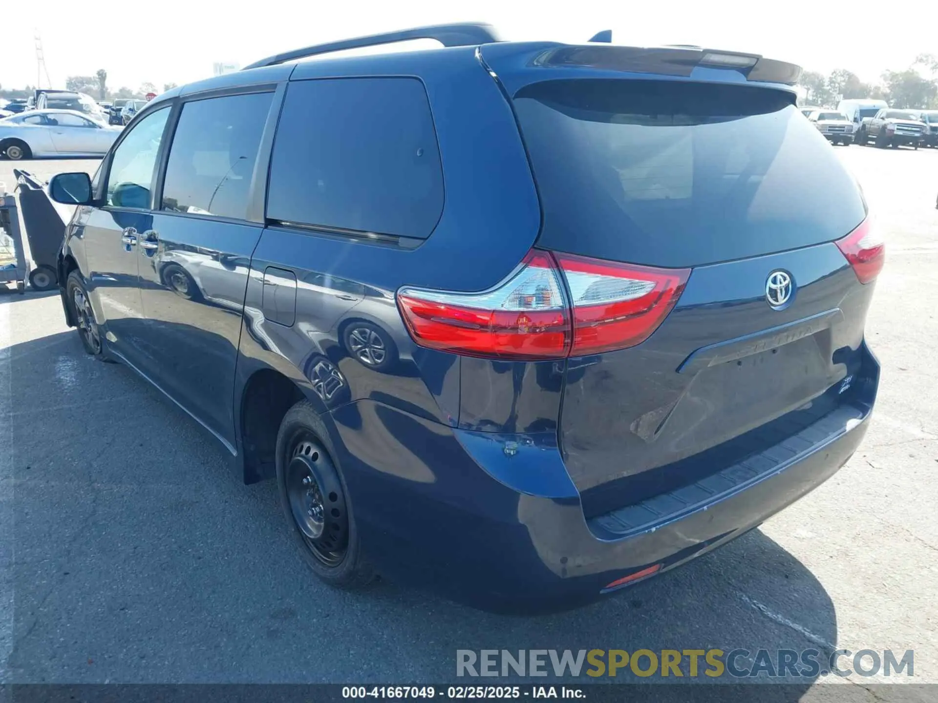 3 Photograph of a damaged car 5TDDZ3DC9KS220976 TOYOTA SIENNA 2019