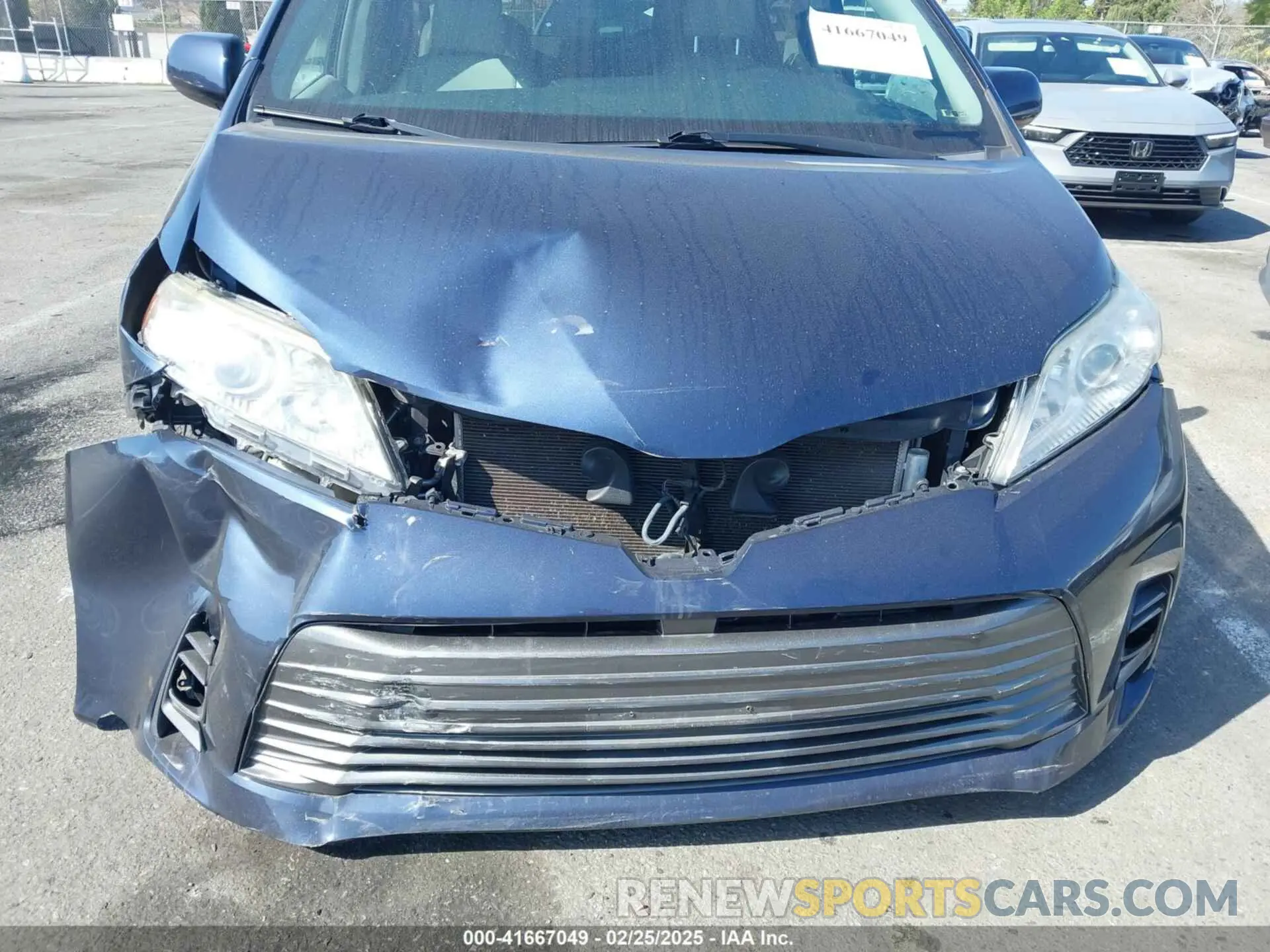 6 Photograph of a damaged car 5TDDZ3DC9KS220976 TOYOTA SIENNA 2019