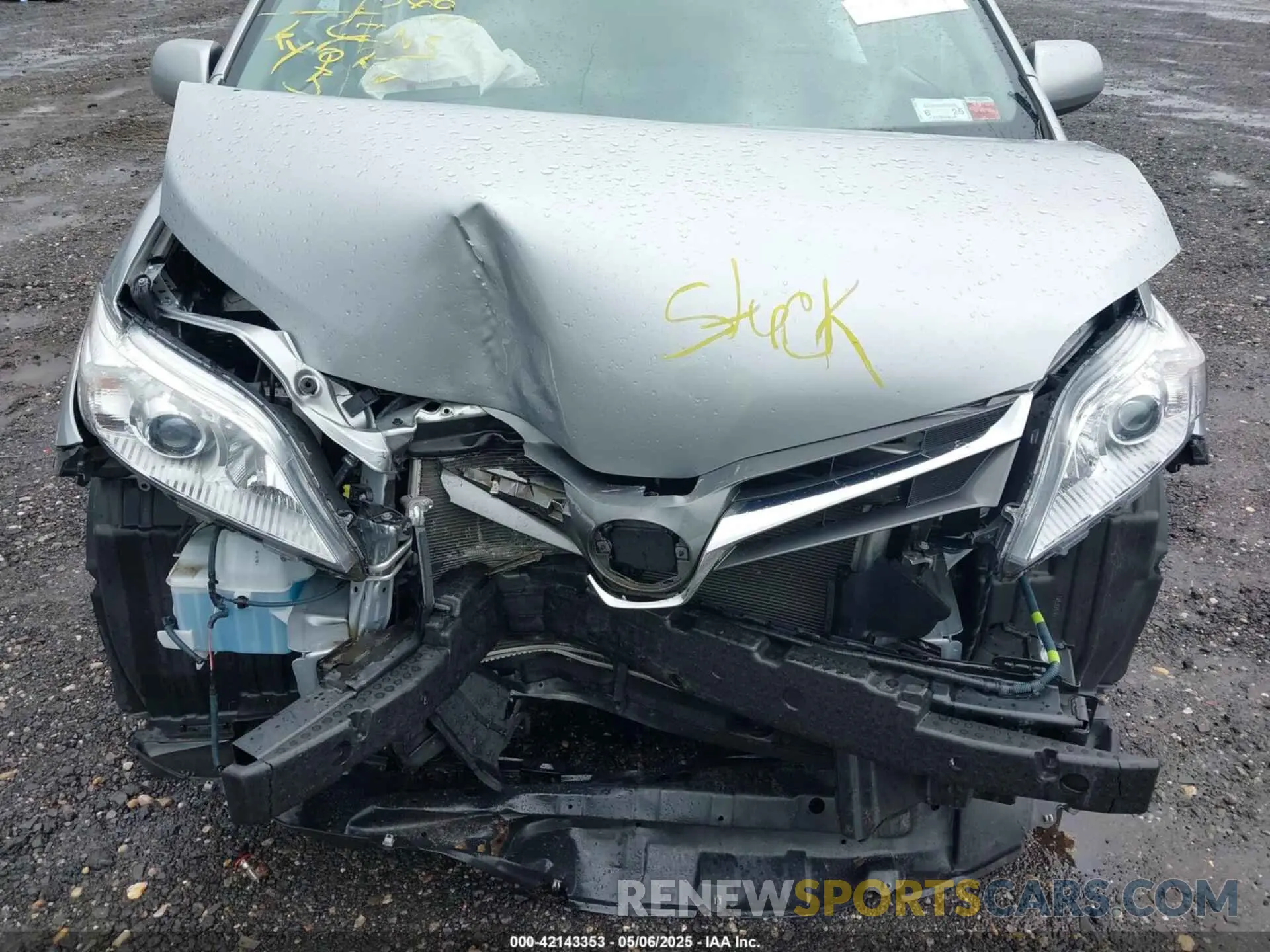 10 Photograph of a damaged car 5TDDZ3DC9KS226549 TOYOTA SIENNA 2019