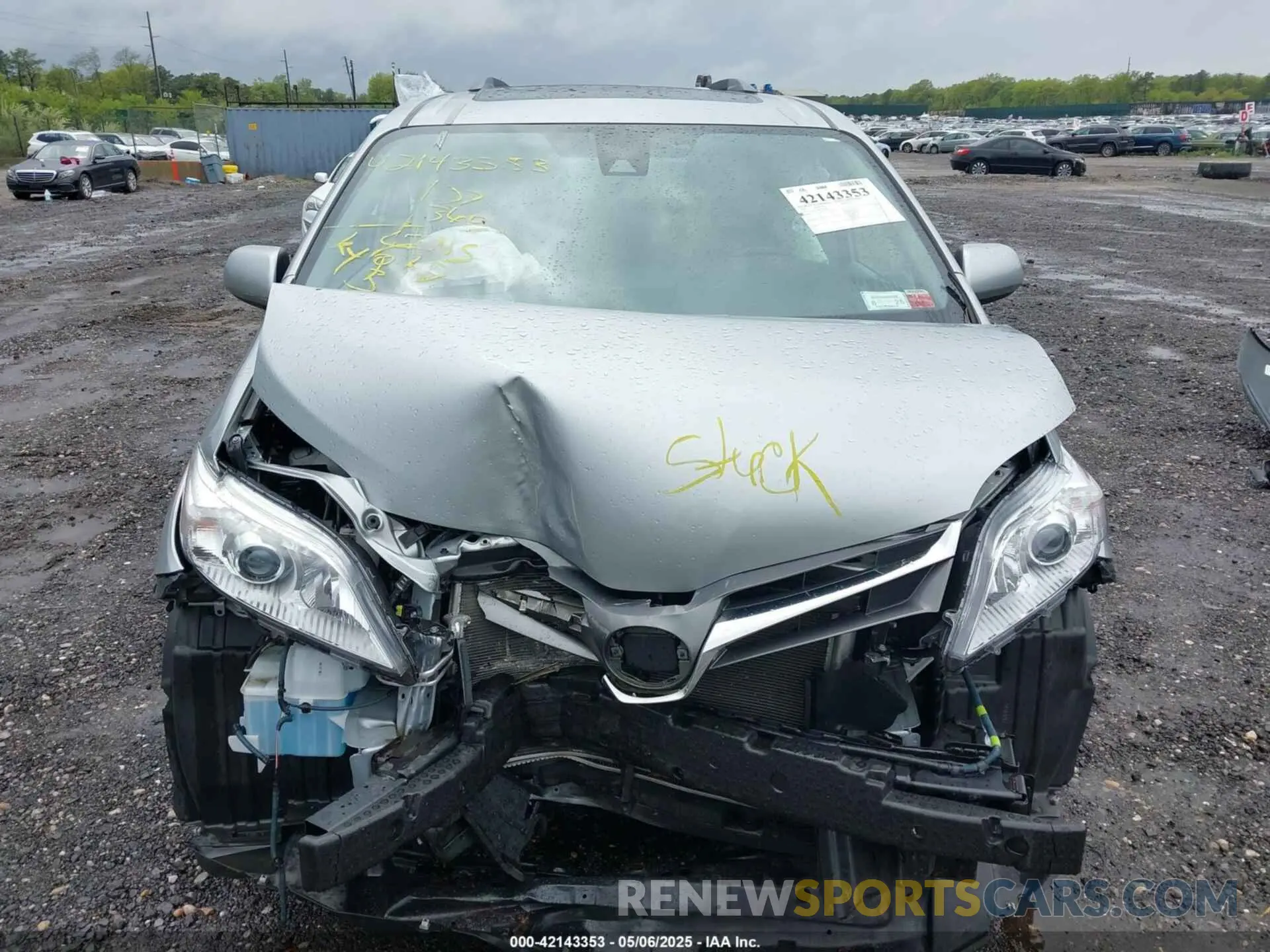 12 Photograph of a damaged car 5TDDZ3DC9KS226549 TOYOTA SIENNA 2019