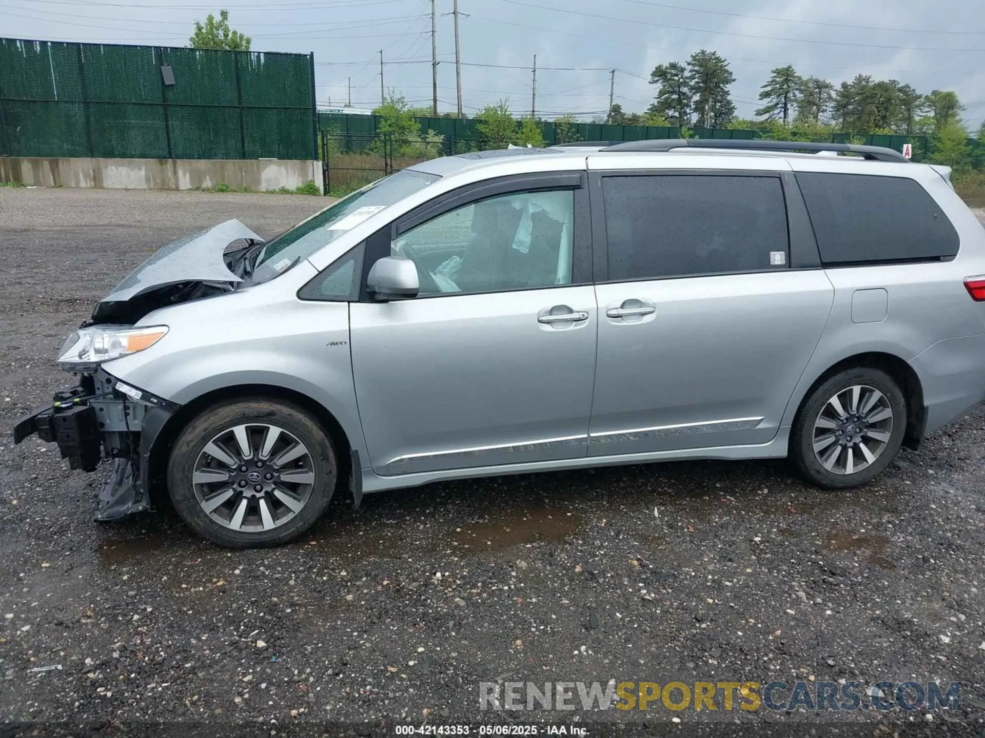 14 Photograph of a damaged car 5TDDZ3DC9KS226549 TOYOTA SIENNA 2019