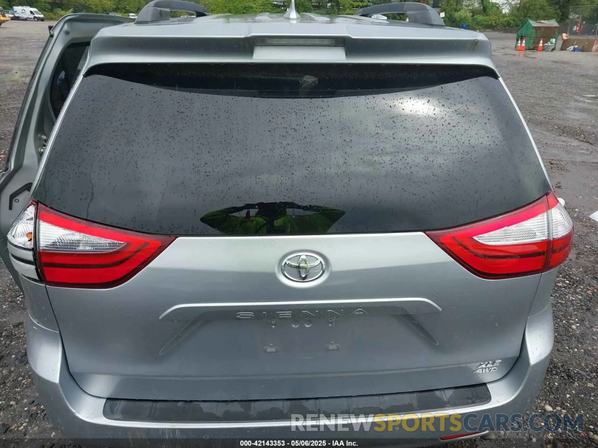 16 Photograph of a damaged car 5TDDZ3DC9KS226549 TOYOTA SIENNA 2019