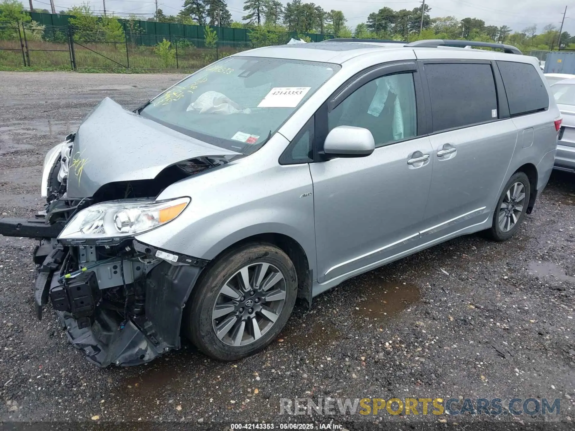 2 Photograph of a damaged car 5TDDZ3DC9KS226549 TOYOTA SIENNA 2019