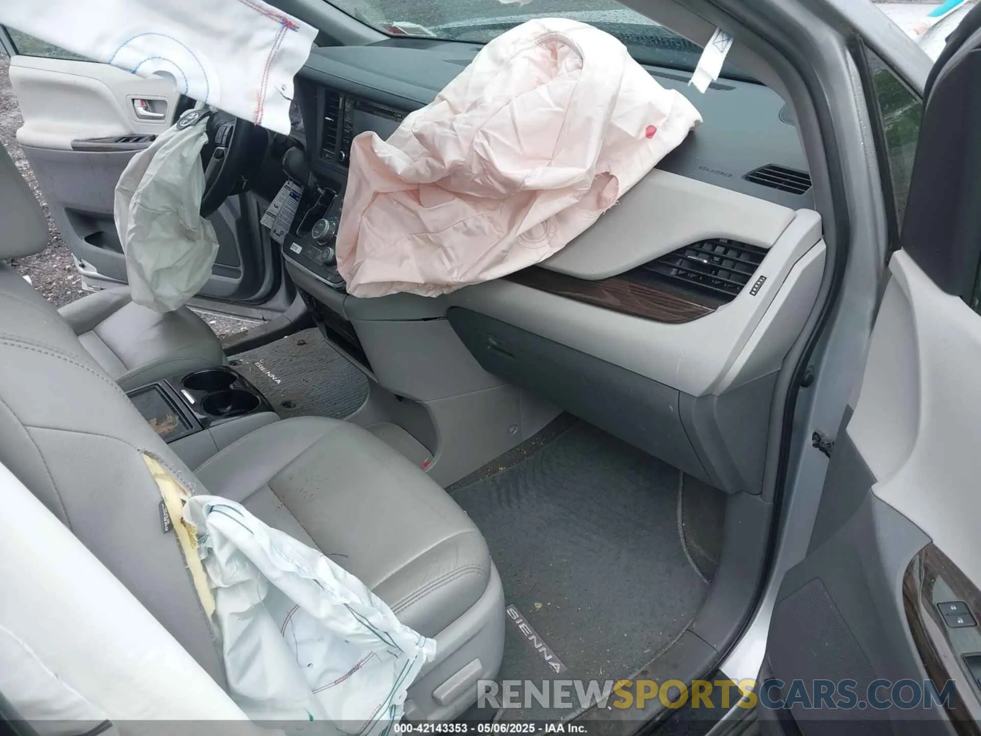 5 Photograph of a damaged car 5TDDZ3DC9KS226549 TOYOTA SIENNA 2019