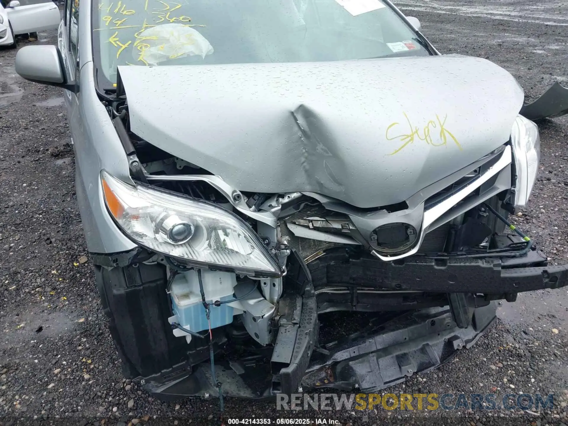 6 Photograph of a damaged car 5TDDZ3DC9KS226549 TOYOTA SIENNA 2019