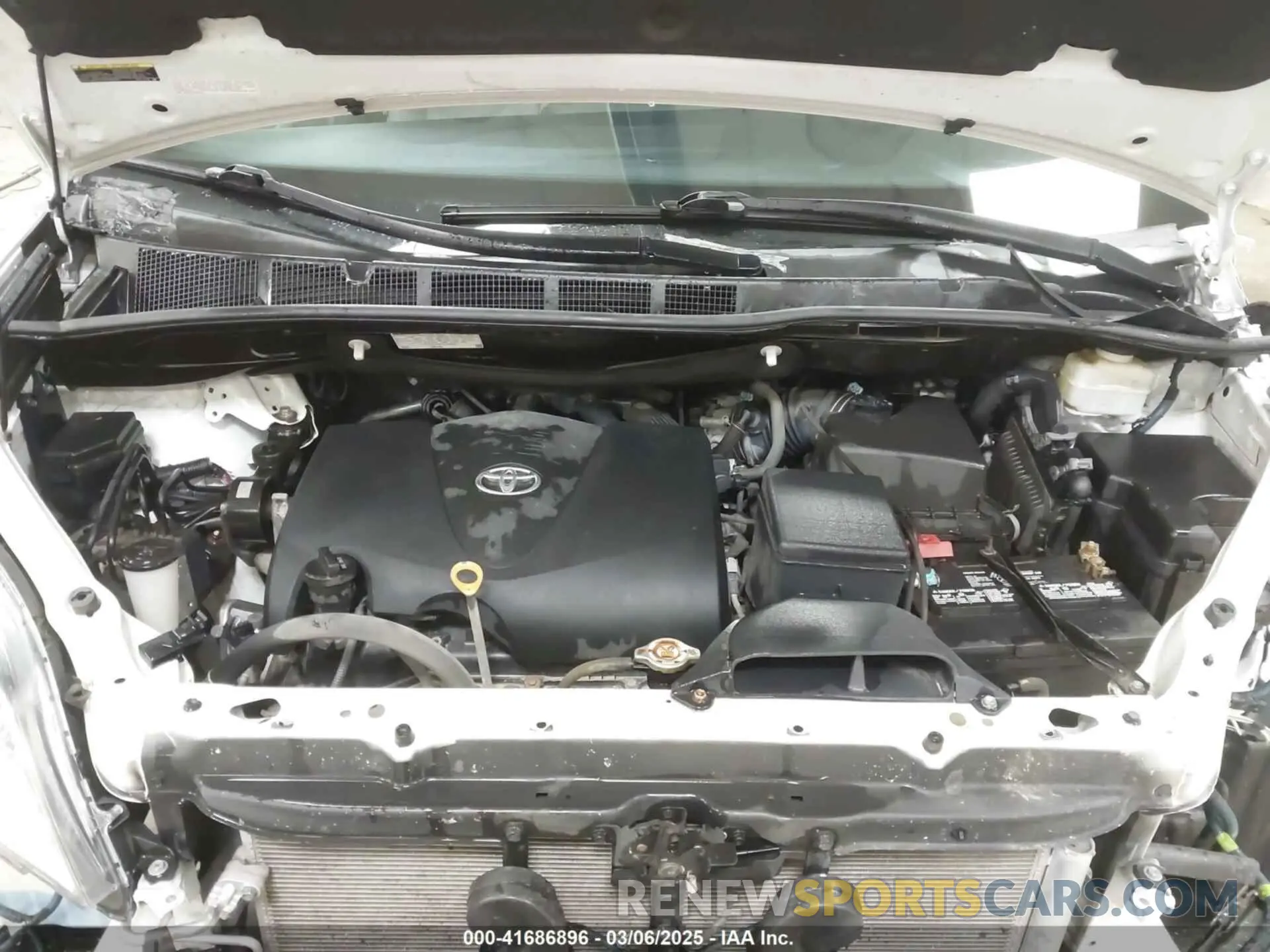 10 Photograph of a damaged car 5TDDZ3DCXKS224647 TOYOTA SIENNA 2019