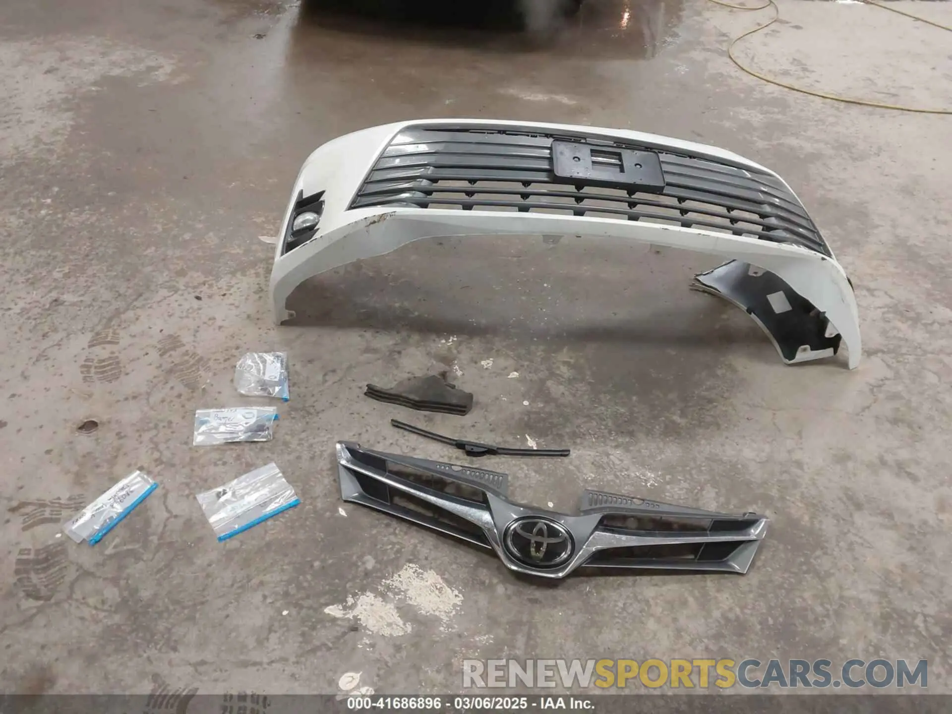 12 Photograph of a damaged car 5TDDZ3DCXKS224647 TOYOTA SIENNA 2019