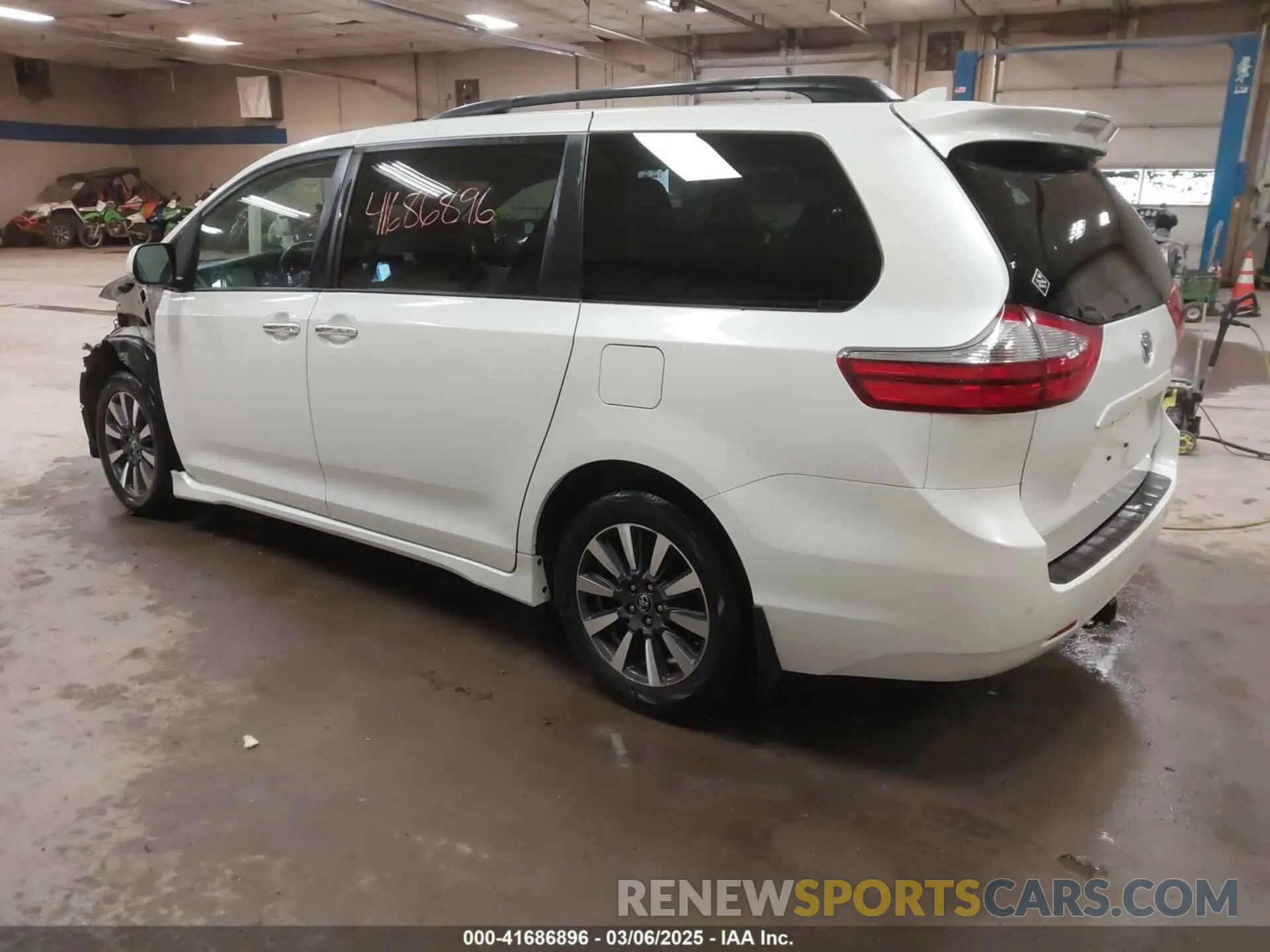 3 Photograph of a damaged car 5TDDZ3DCXKS224647 TOYOTA SIENNA 2019