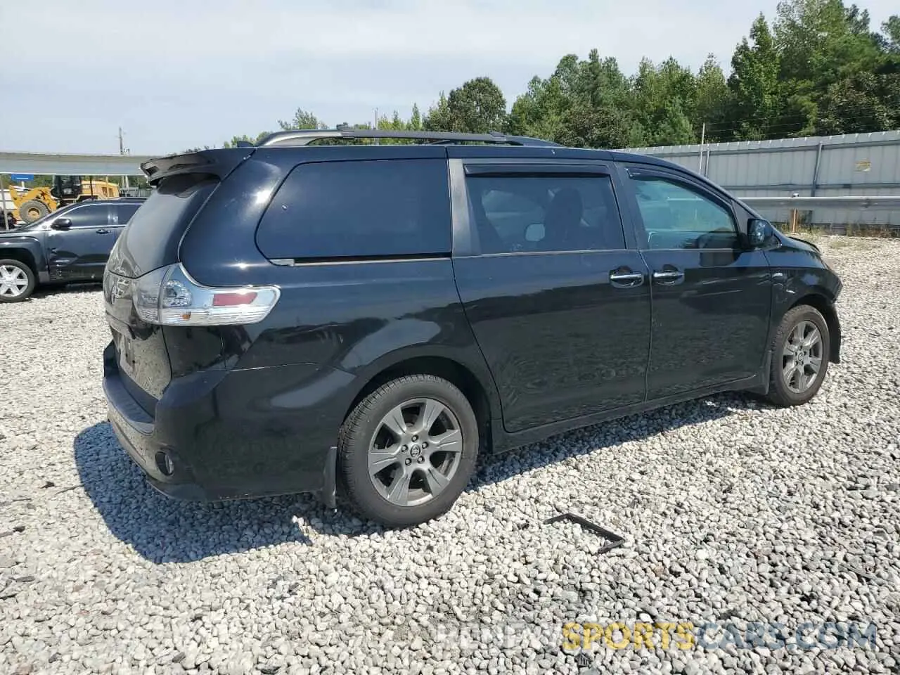 3 Photograph of a damaged car 5TDEZ3DC2KS221004 TOYOTA SIENNA 2019