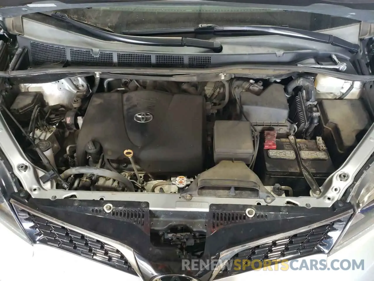 12 Photograph of a damaged car 5TDEZ3DC3KS221691 TOYOTA SIENNA 2019