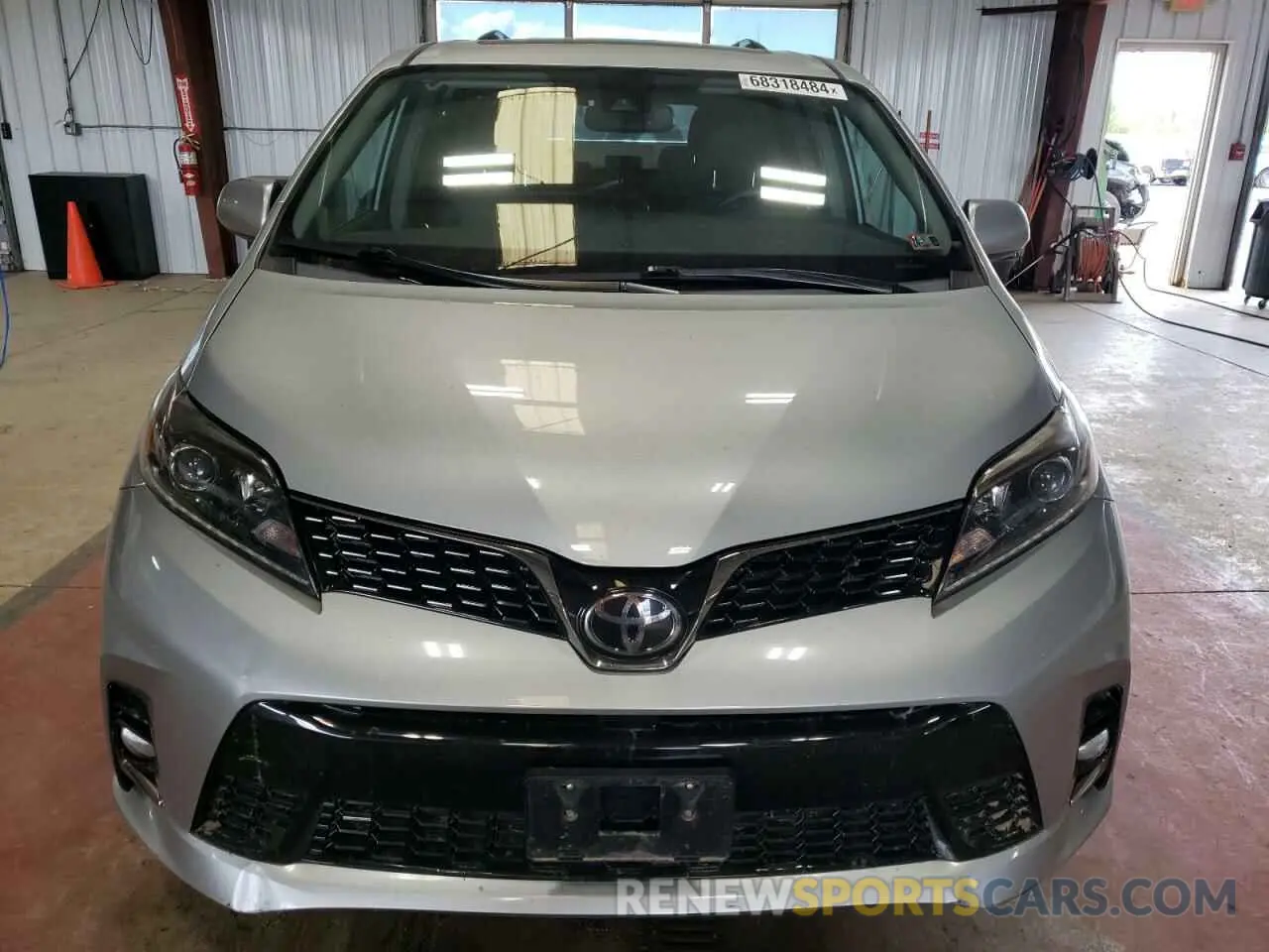 5 Photograph of a damaged car 5TDEZ3DC3KS221691 TOYOTA SIENNA 2019