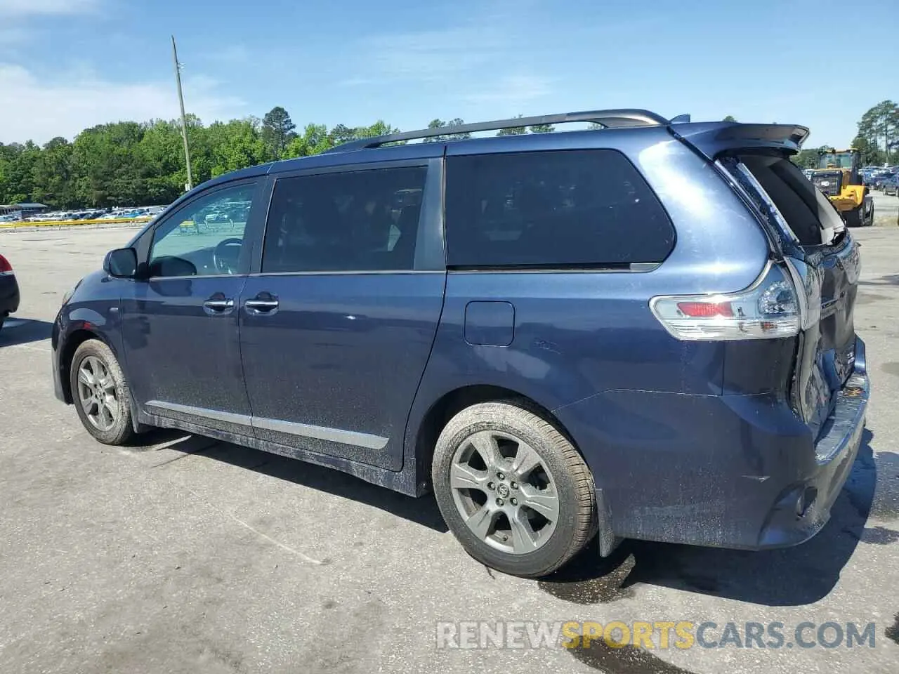 2 Photograph of a damaged car 5TDEZ3DC4KS215396 TOYOTA SIENNA 2019