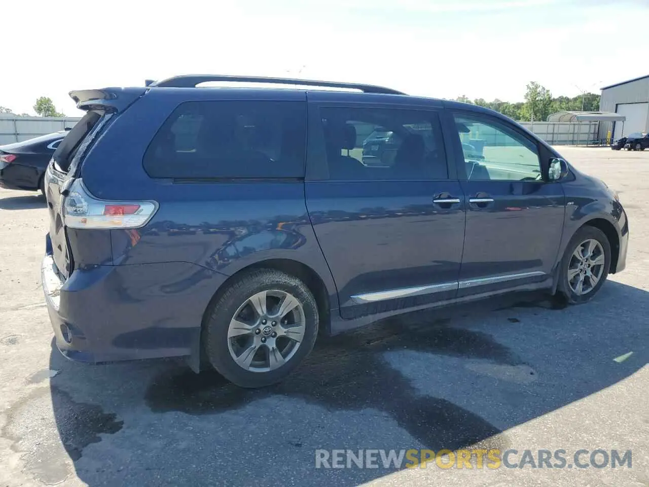 3 Photograph of a damaged car 5TDEZ3DC4KS215396 TOYOTA SIENNA 2019
