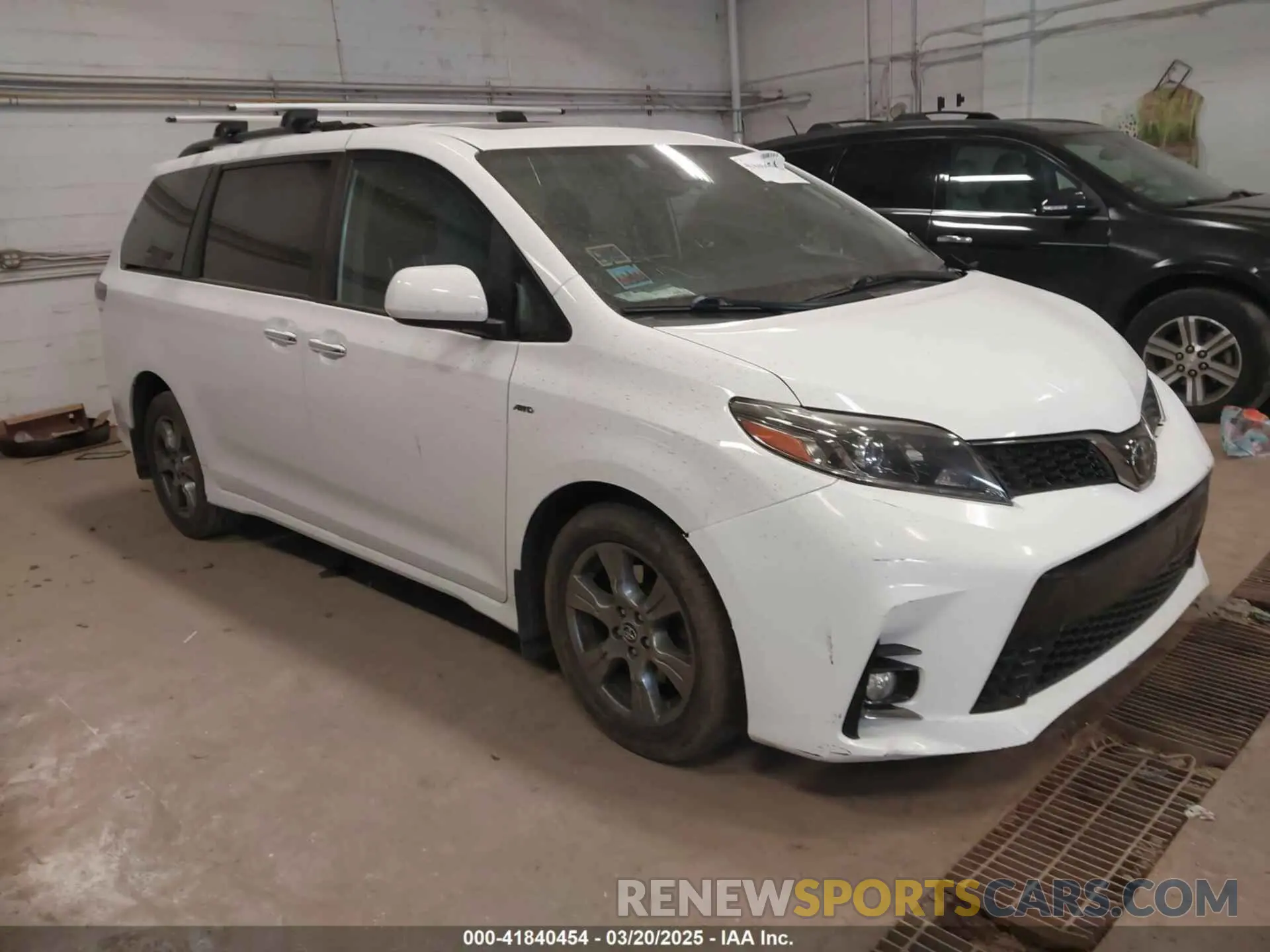 1 Photograph of a damaged car 5TDEZ3DC4KS217360 TOYOTA SIENNA 2019