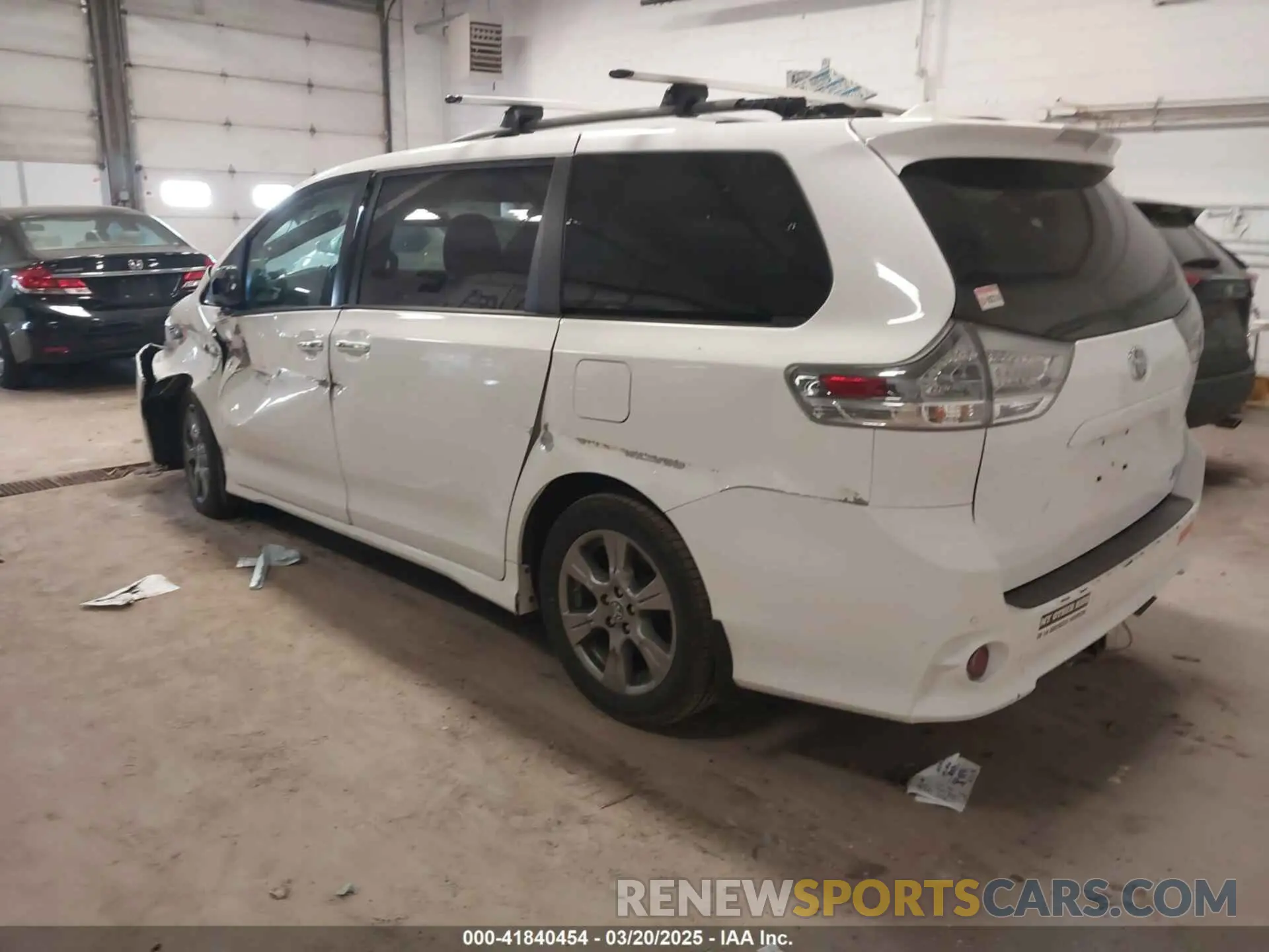 3 Photograph of a damaged car 5TDEZ3DC4KS217360 TOYOTA SIENNA 2019