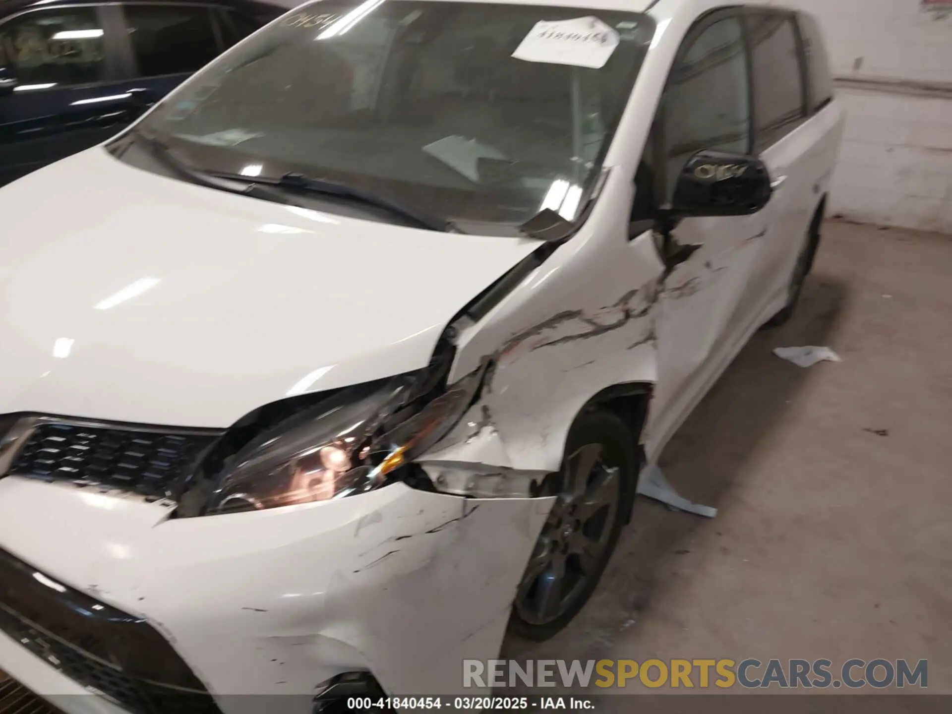6 Photograph of a damaged car 5TDEZ3DC4KS217360 TOYOTA SIENNA 2019
