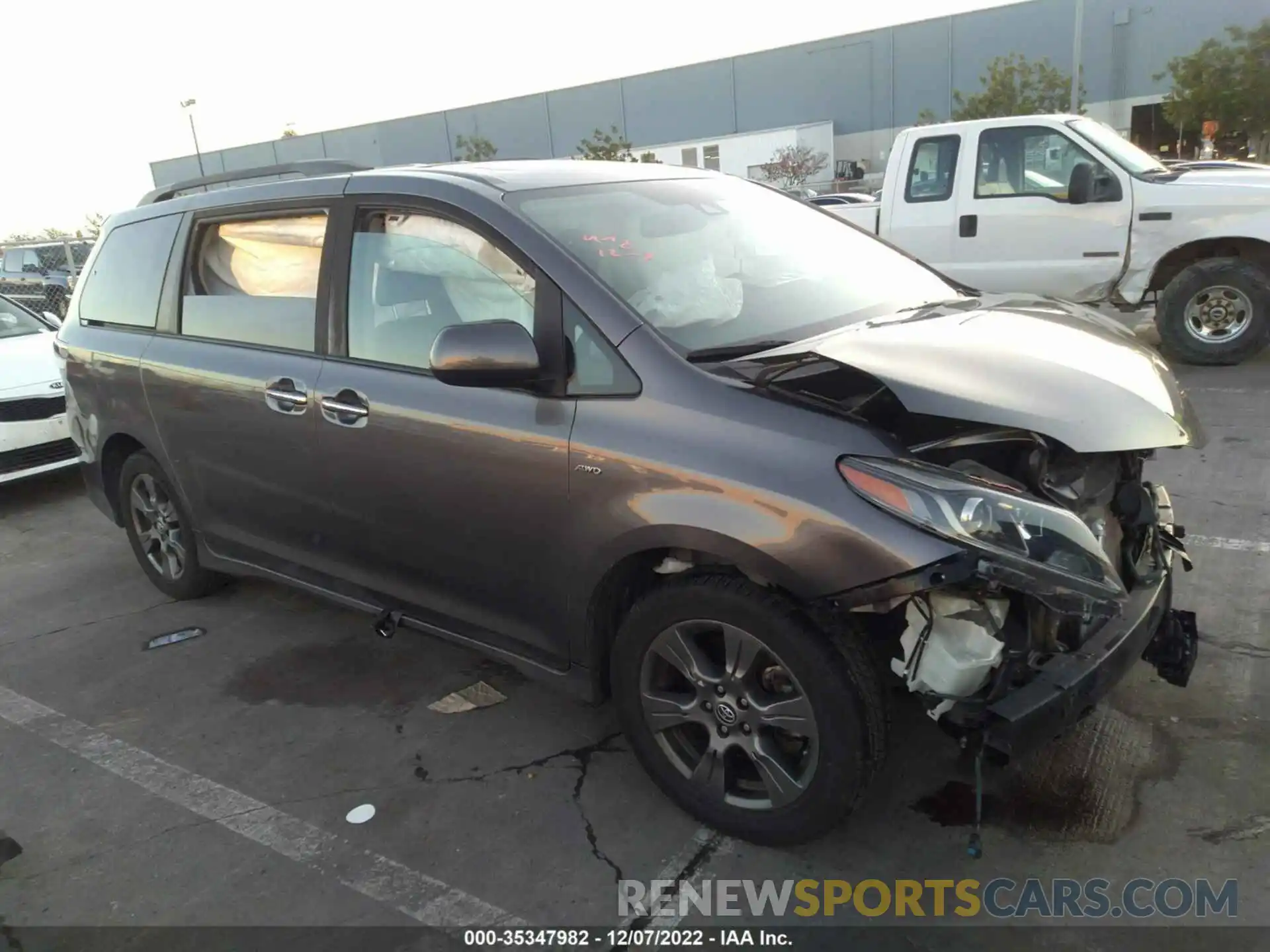 1 Photograph of a damaged car 5TDEZ3DC4KS226964 TOYOTA SIENNA 2019