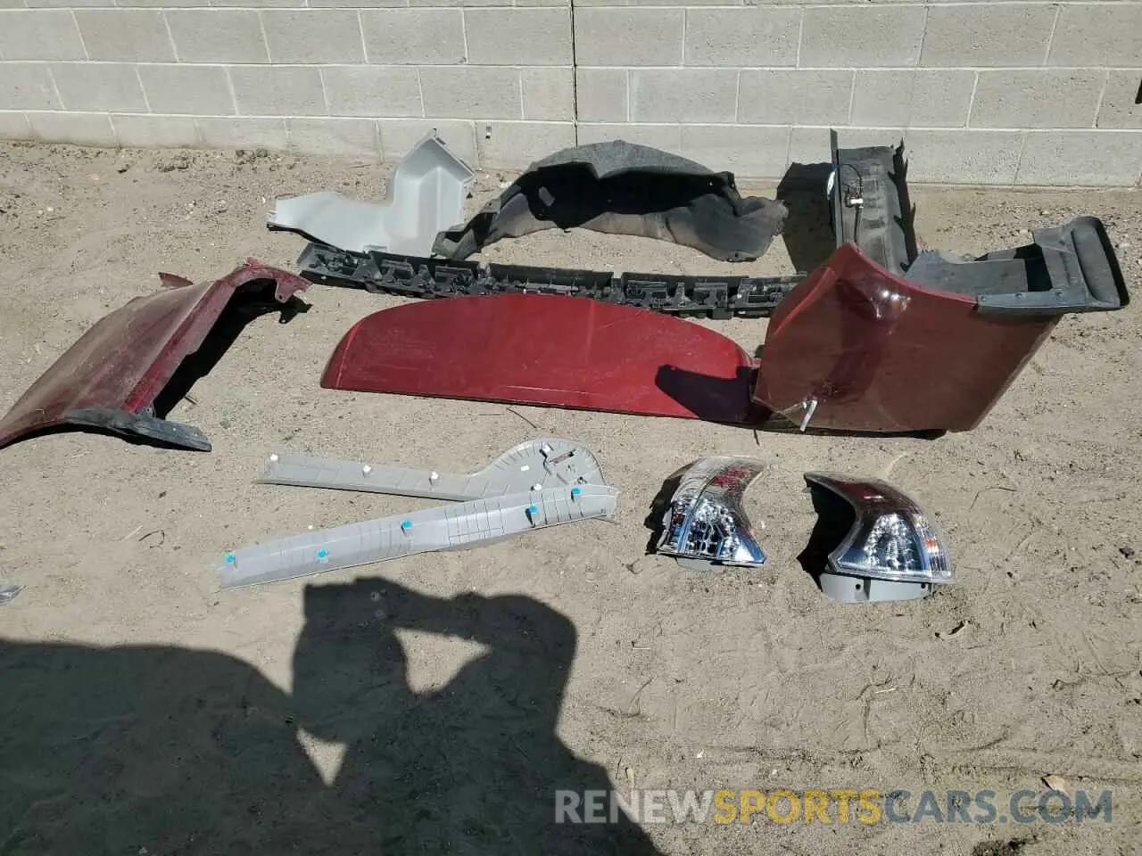 13 Photograph of a damaged car 5TDEZ3DC6KS219708 TOYOTA SIENNA 2019