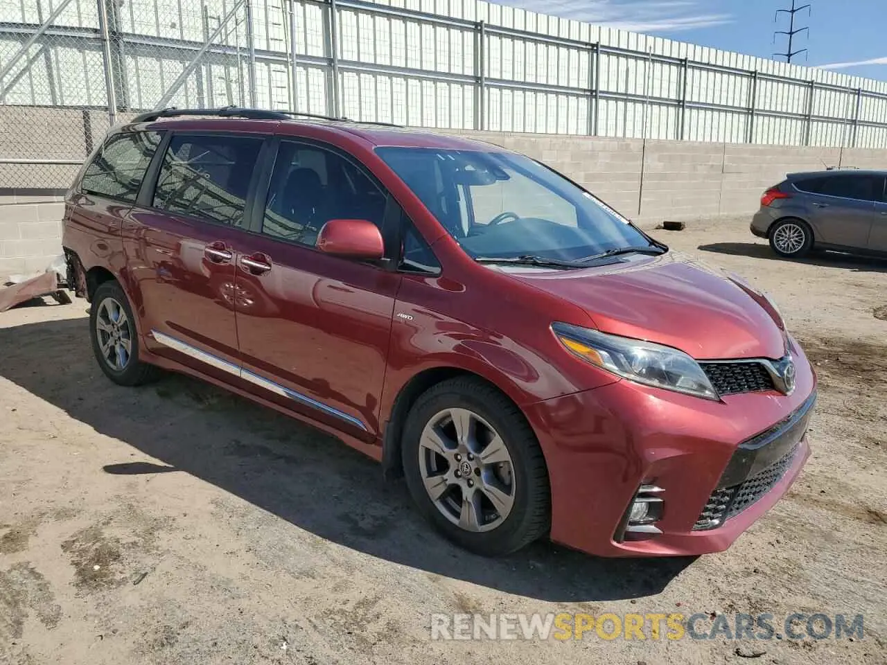 4 Photograph of a damaged car 5TDEZ3DC6KS219708 TOYOTA SIENNA 2019
