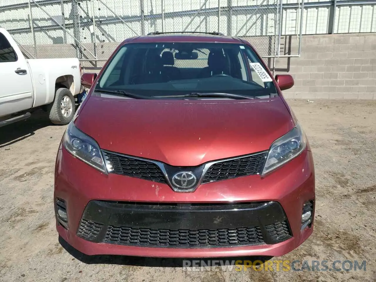 5 Photograph of a damaged car 5TDEZ3DC6KS219708 TOYOTA SIENNA 2019