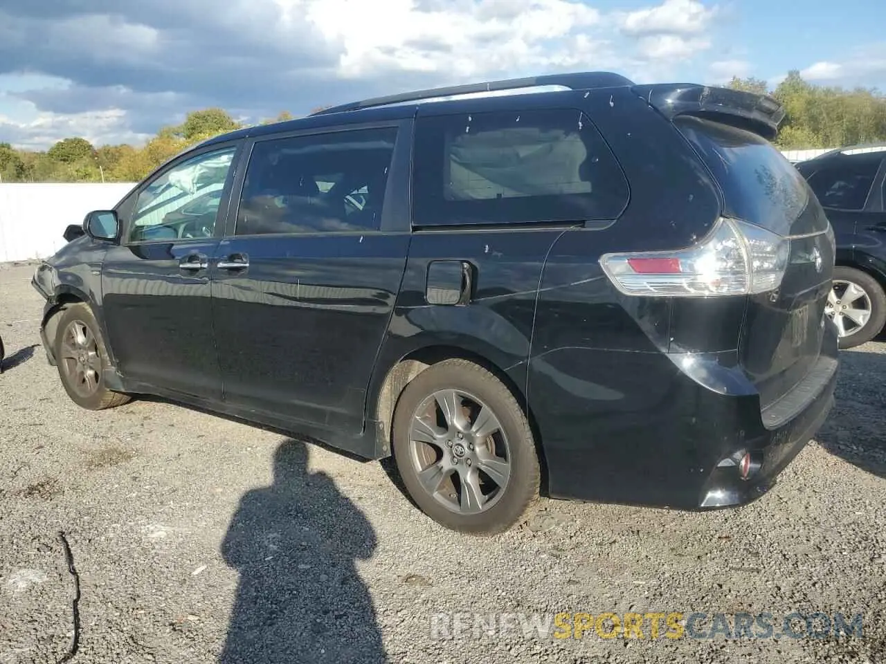 2 Photograph of a damaged car 5TDEZ3DC6KS220678 TOYOTA SIENNA 2019