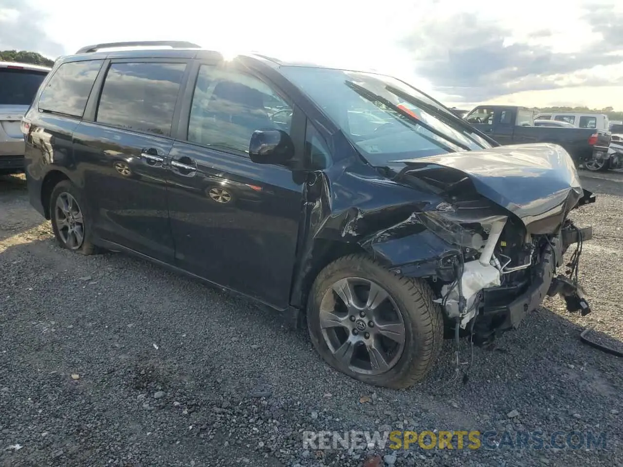 4 Photograph of a damaged car 5TDEZ3DC6KS220678 TOYOTA SIENNA 2019