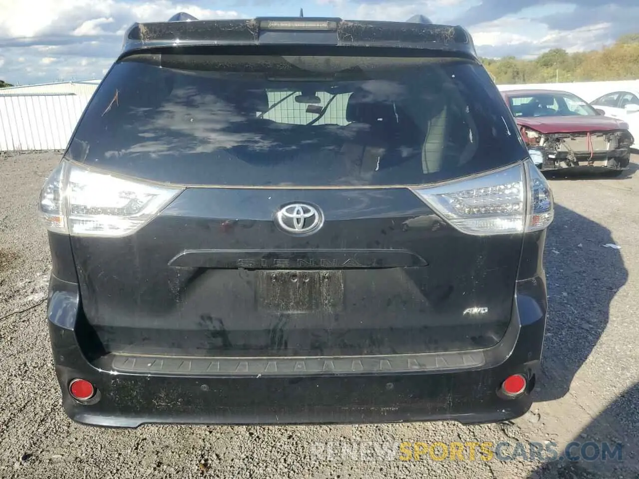 6 Photograph of a damaged car 5TDEZ3DC6KS220678 TOYOTA SIENNA 2019
