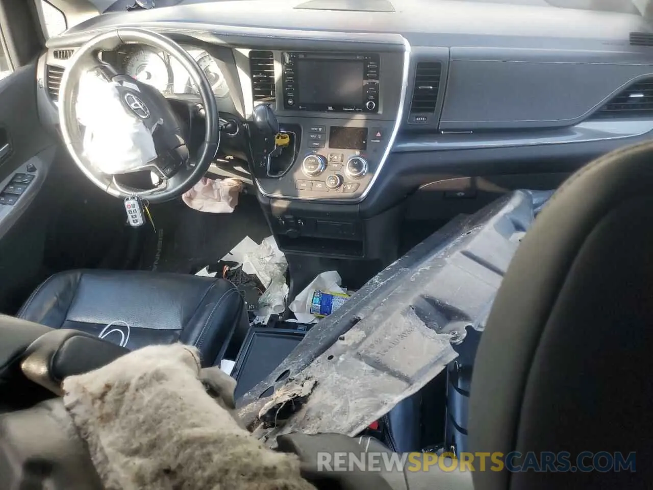 8 Photograph of a damaged car 5TDEZ3DC6KS220678 TOYOTA SIENNA 2019