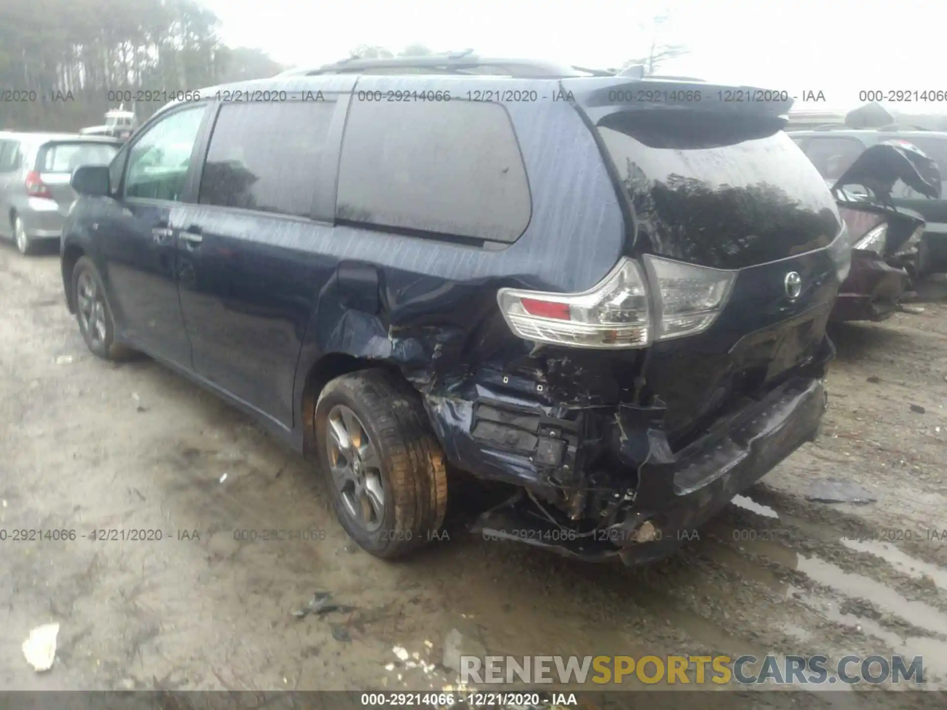 3 Photograph of a damaged car 5TDEZ3DC8KS215840 TOYOTA SIENNA 2019