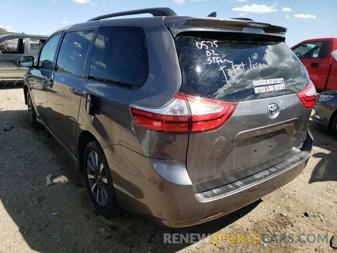 3 Photograph of a damaged car 5TDJZ3DC0KS227916 TOYOTA SIENNA 2019