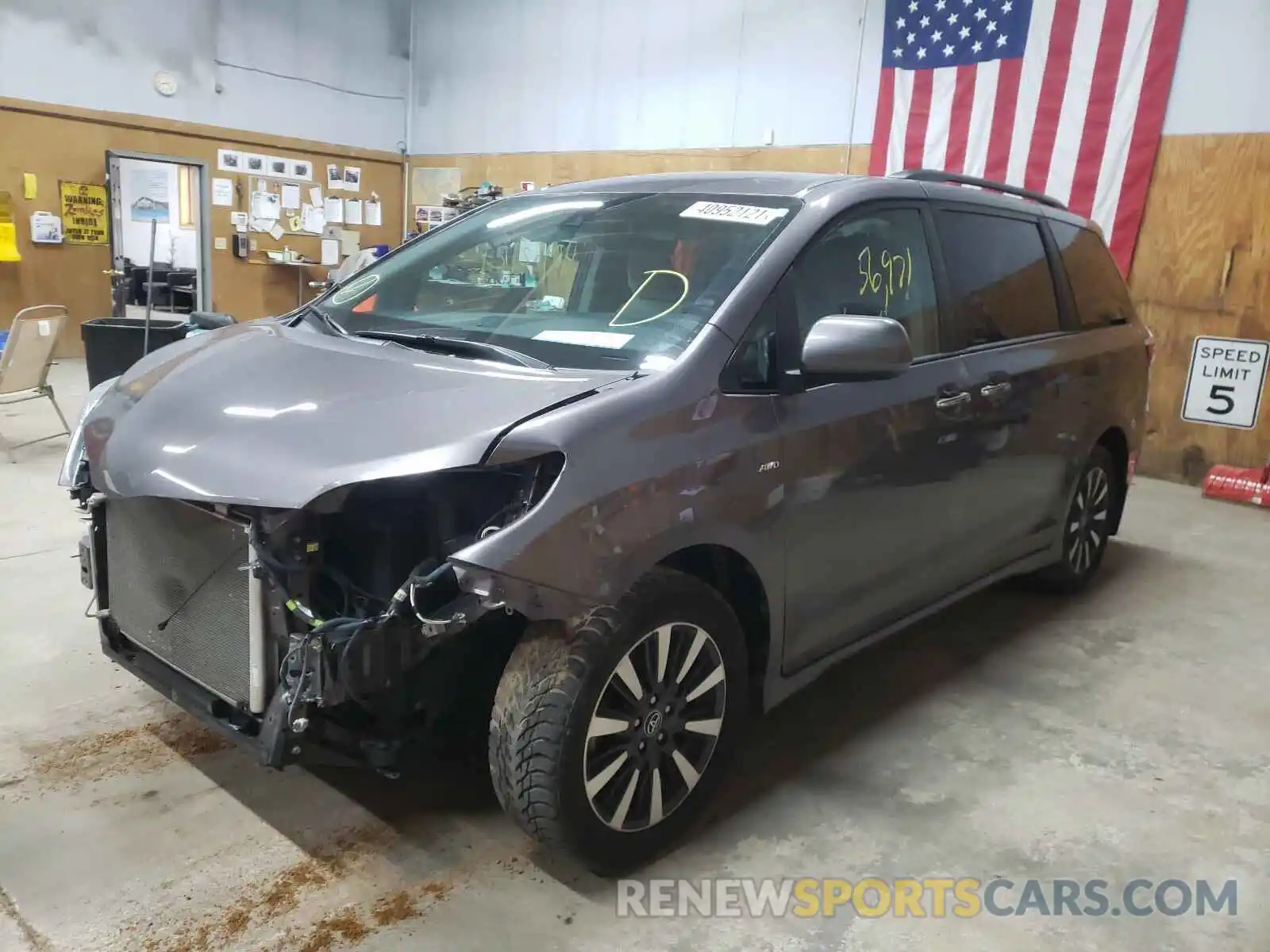 2 Photograph of a damaged car 5TDJZ3DC1KS219985 TOYOTA SIENNA 2019