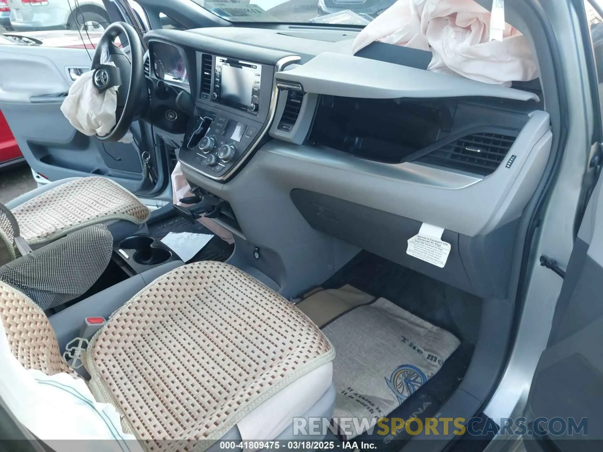 5 Photograph of a damaged car 5TDJZ3DC1KS223552 TOYOTA SIENNA 2019