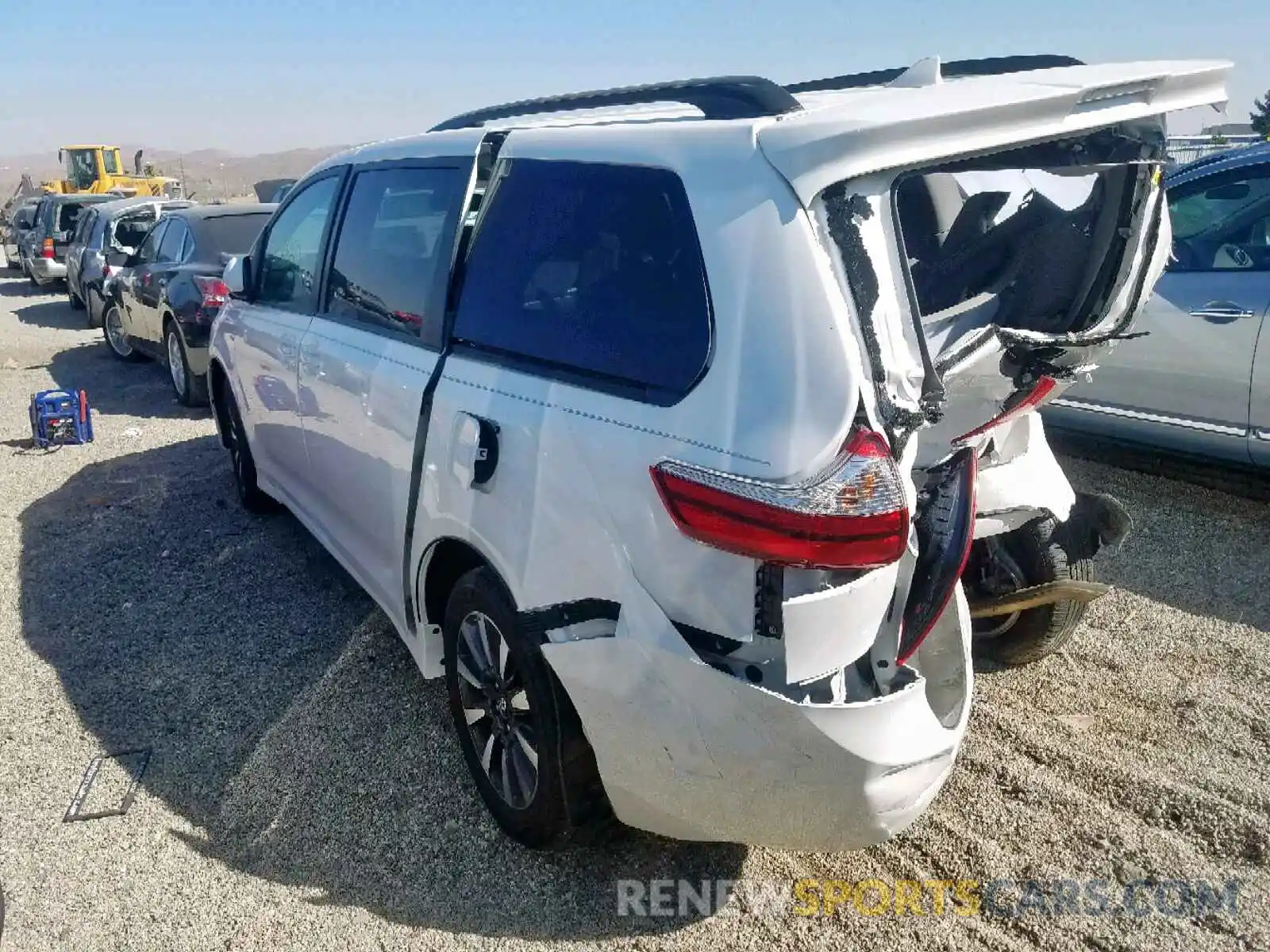 3 Photograph of a damaged car 5TDJZ3DC1KS223695 TOYOTA SIENNA 2019